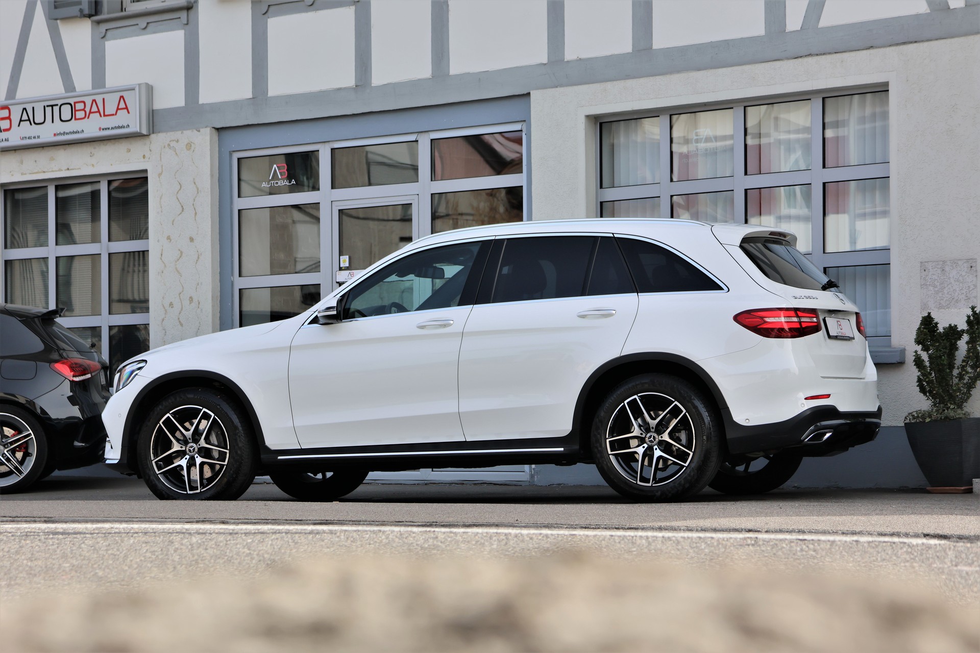 MERCEDES-BENZ GLC 250 d AMG Line 4Matic 9G-Tronic (CH)-showroom-element-3