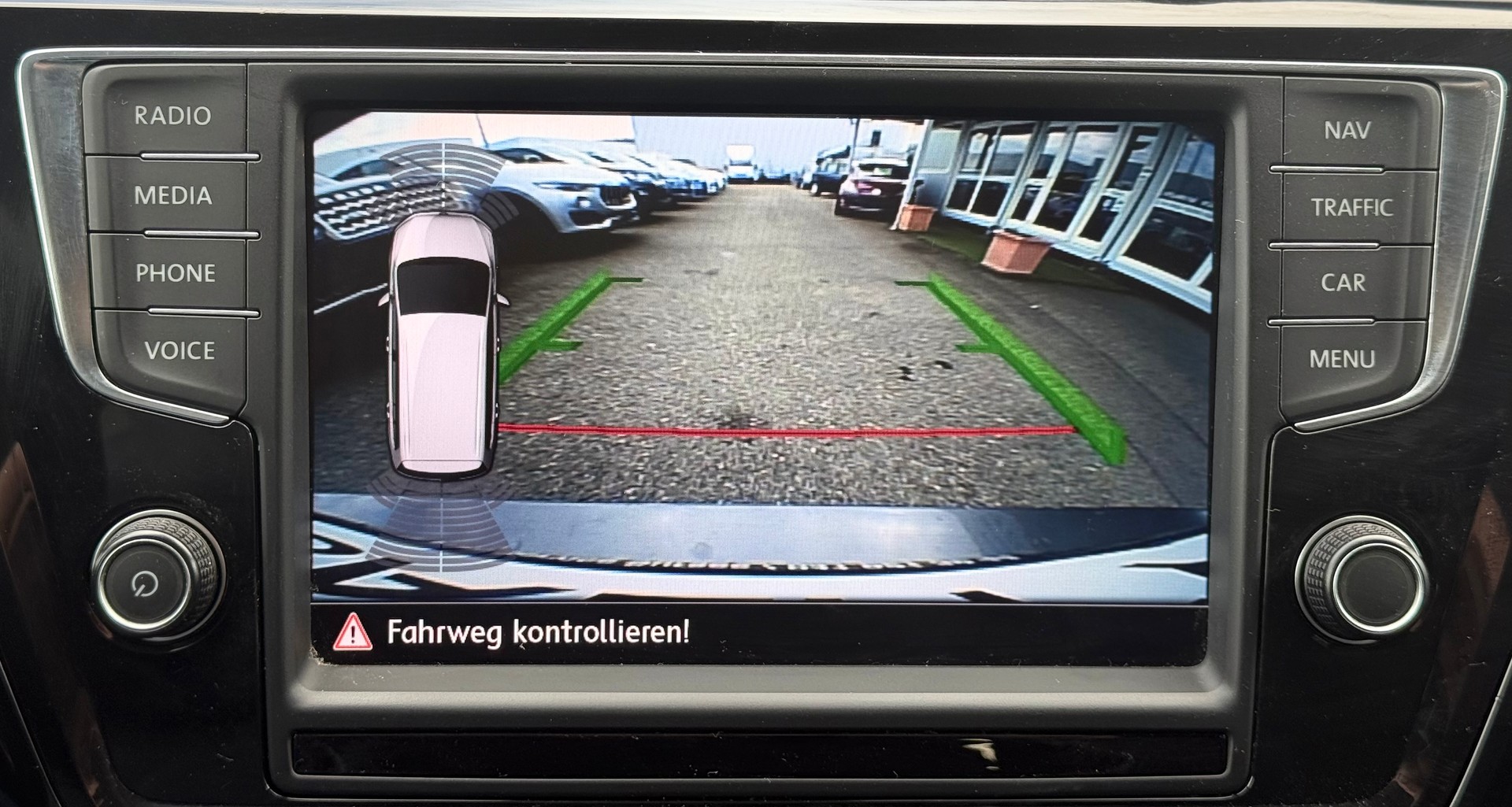VW Touran 2.0 TDI BlueMotion Technology Highline DSG-image-11