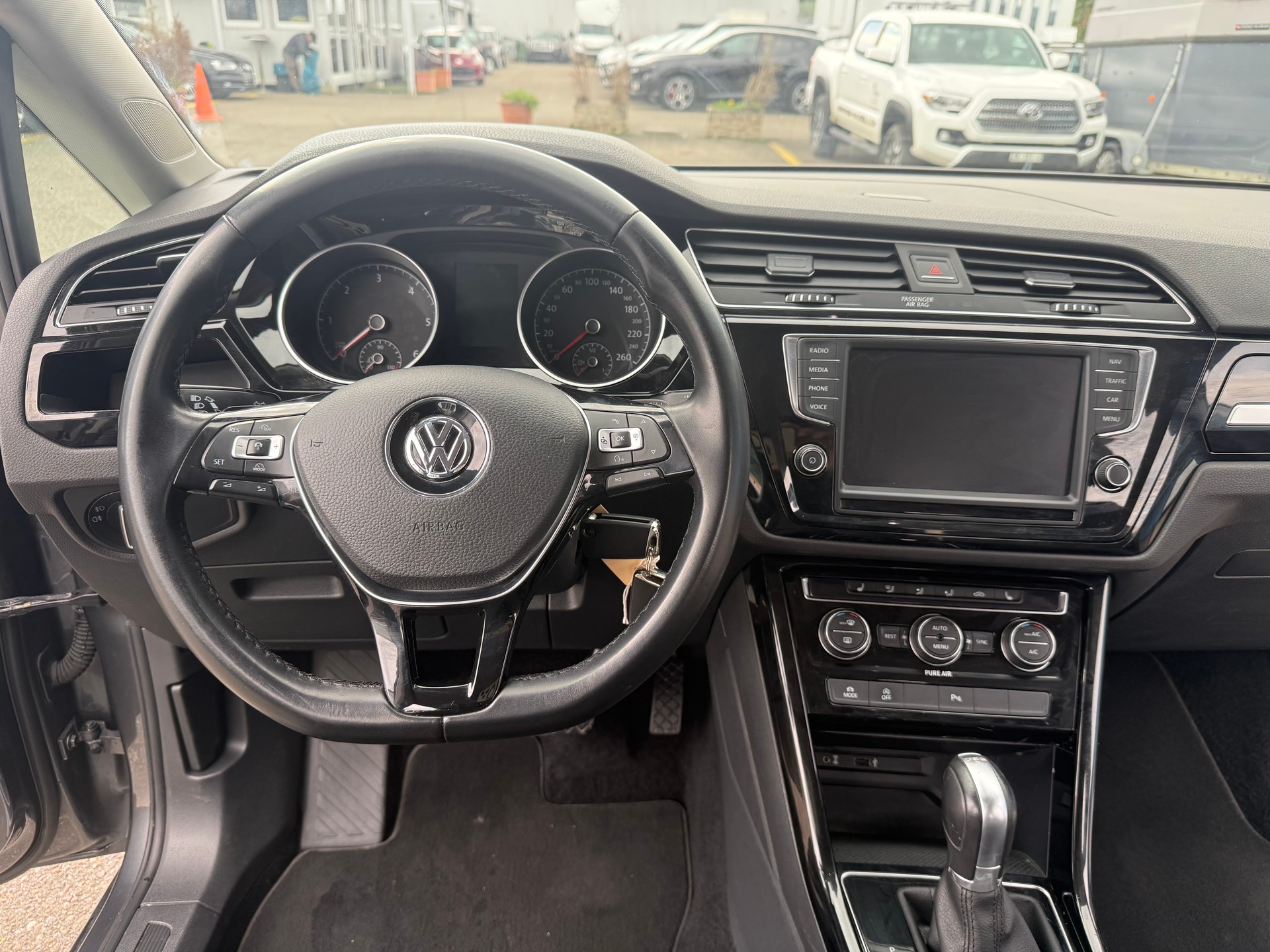 VW Touran 2.0 TDI BlueMotion Technology Highline DSG-image-2