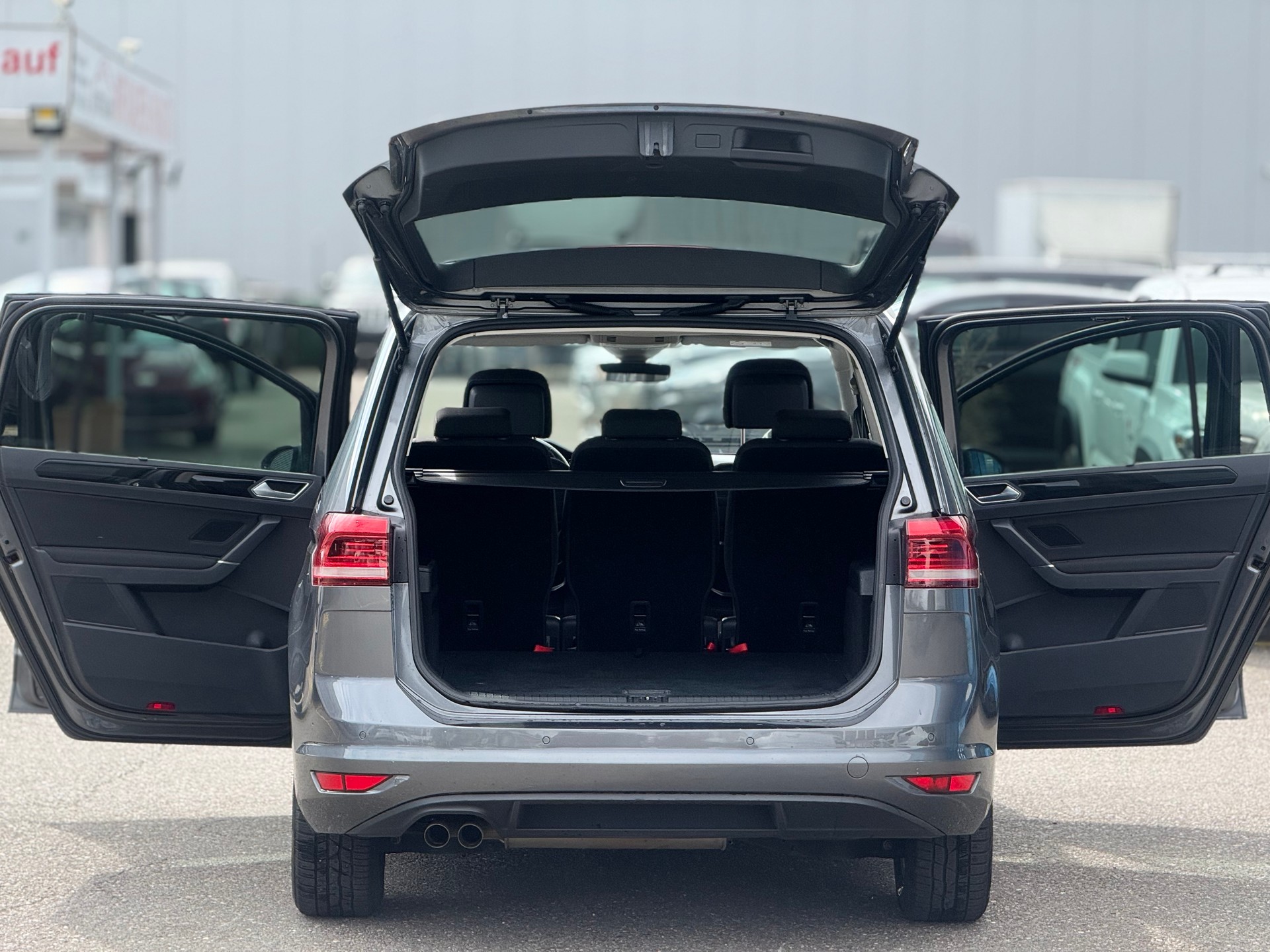 VW Touran 2.0 TDI BlueMotion Technology Highline DSG-image-9