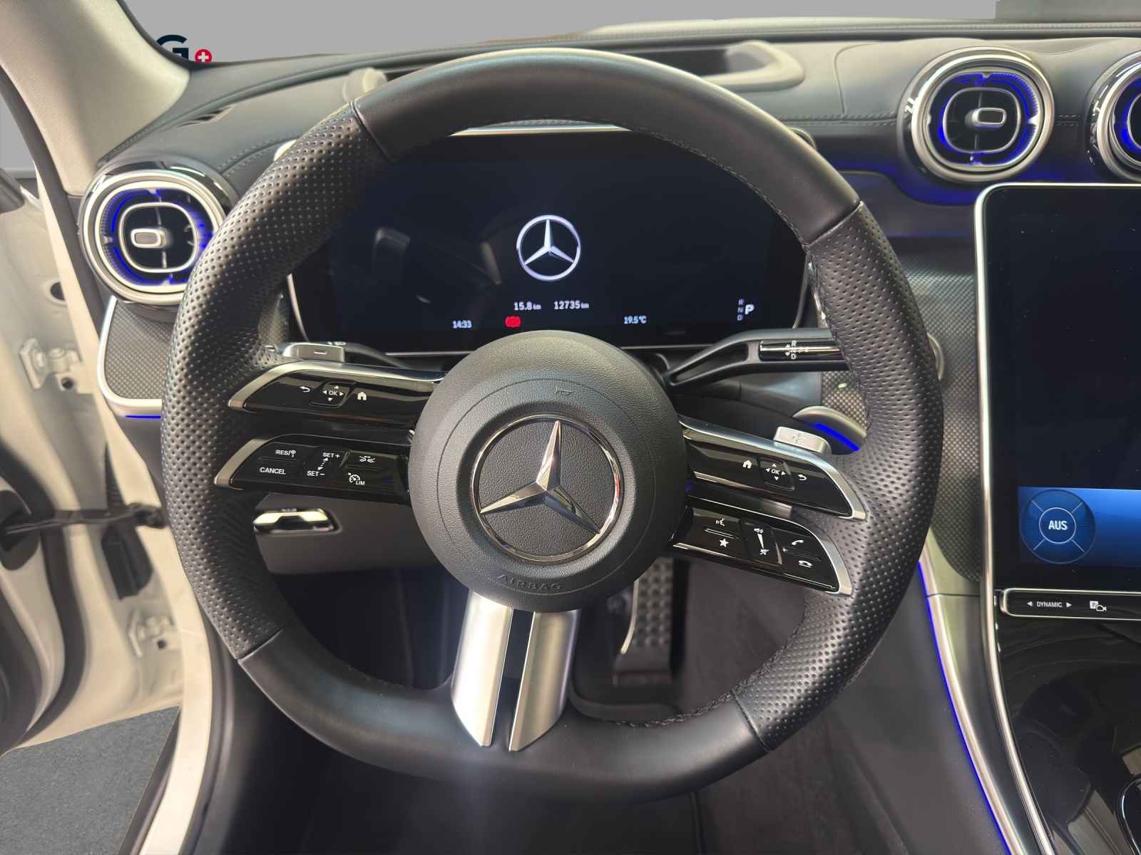 MERCEDES-BENZ GLC 200 4M - AMG / 360 Grad Kamera / Head-Up Display / Panorama-Dach-image-9