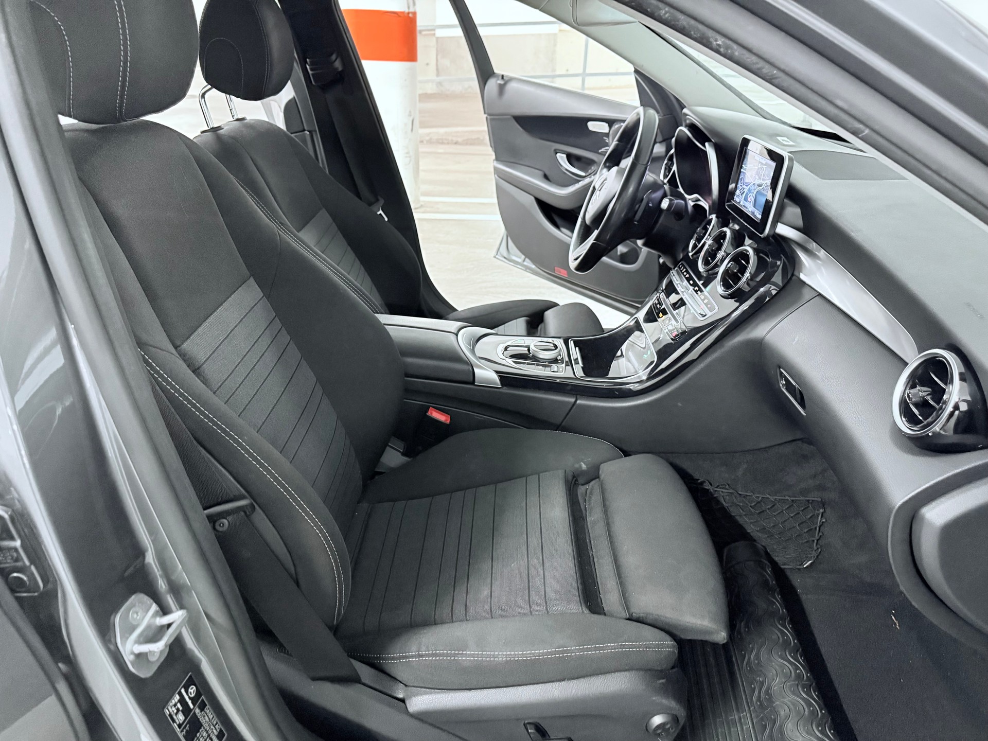 MERCEDES-BENZ C 250 d Swiss Star AMG Line 4Matic 9G-Tronic-image-11