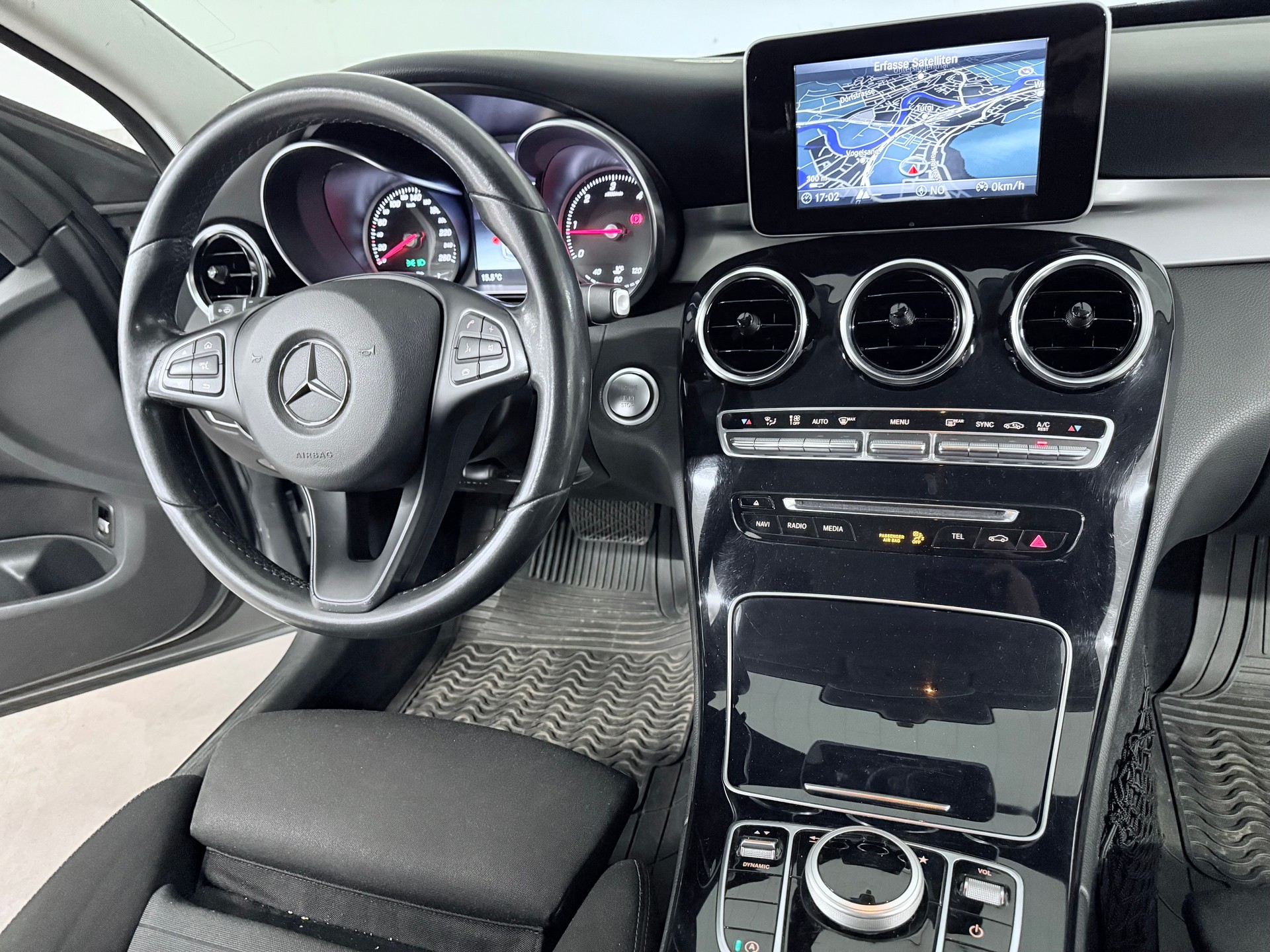 MERCEDES-BENZ C 250 d Swiss Star AMG Line 4Matic 9G-Tronic-image-9