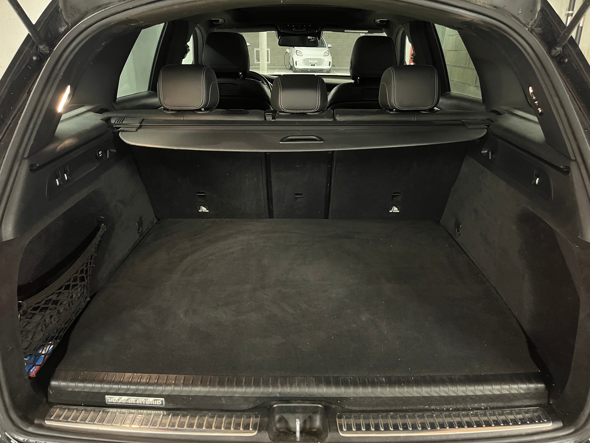 MERCEDES-BENZ GLC 350 e AMG Line 4Matic 7G-Tronic-image-17