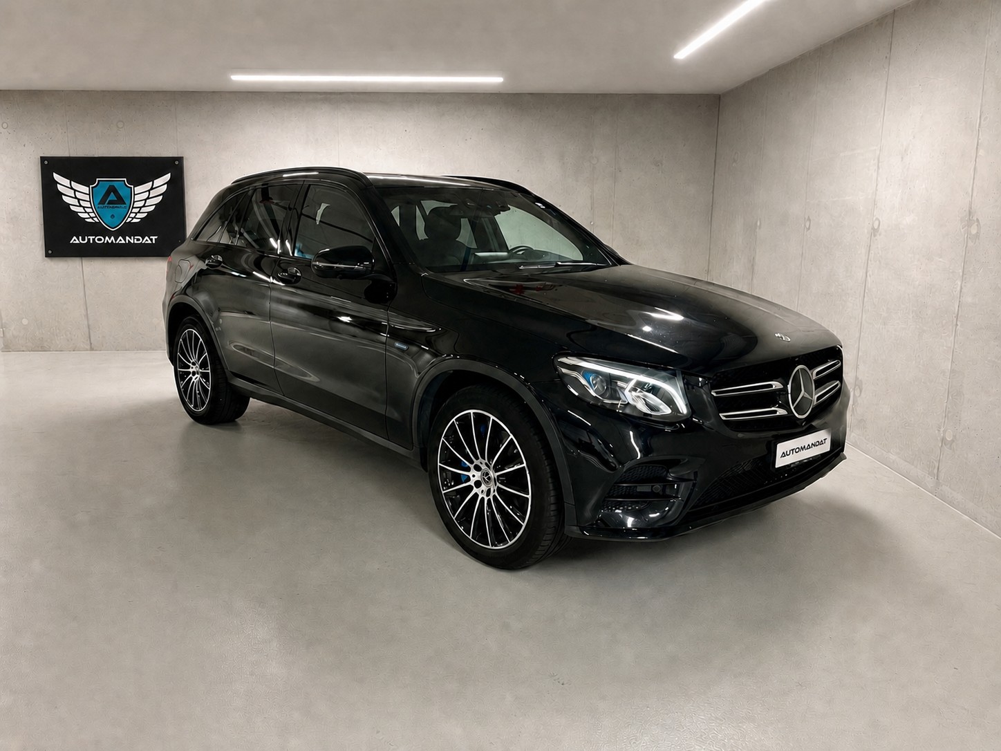 MERCEDES-BENZ GLC 350 e AMG Line 4Matic 7G-Tronic-image-7