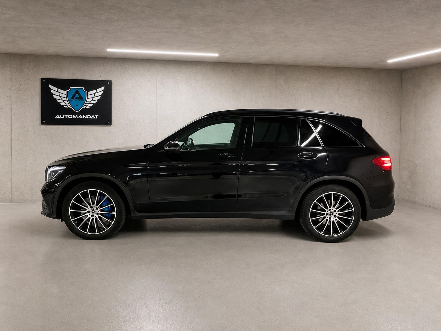 MERCEDES-BENZ GLC 350 e AMG Line 4Matic 7G-Tronic-showroom-element-2