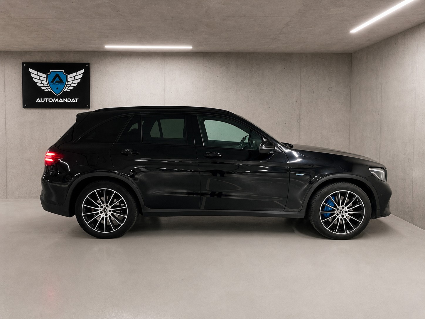 MERCEDES-BENZ GLC 350 e AMG Line 4Matic 7G-Tronic-image-6