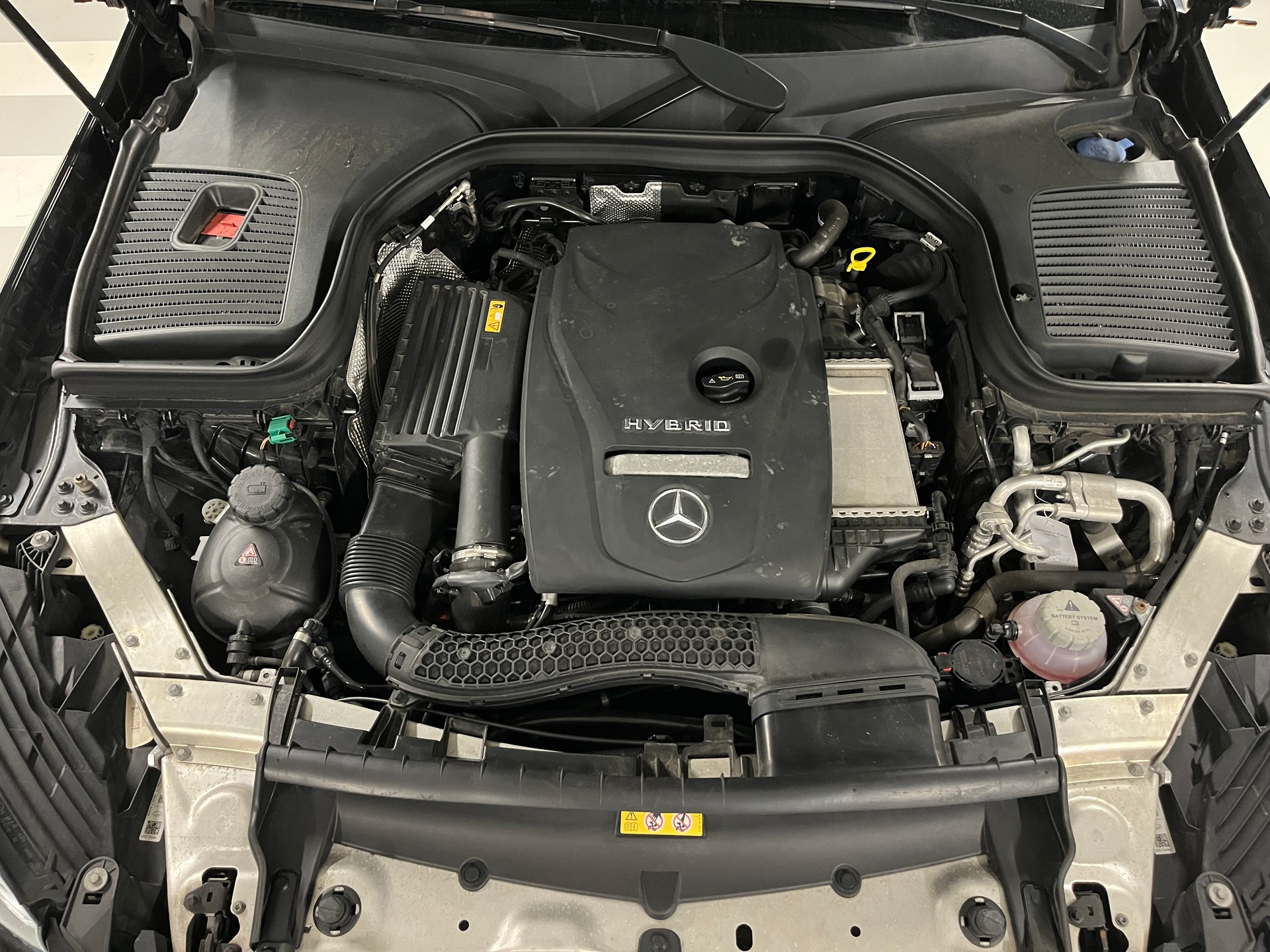 MERCEDES-BENZ GLC 350 e AMG Line 4Matic 7G-Tronic-image-28