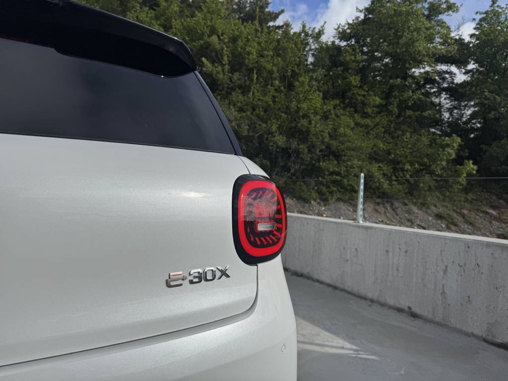 JAC E30X City-image-18