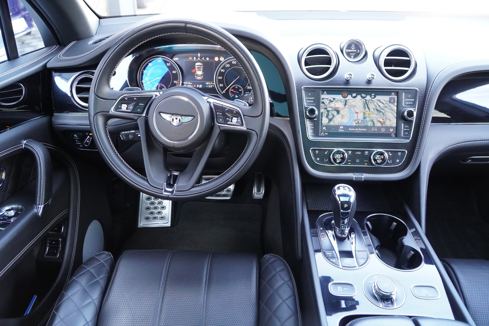 BENTLEY Bentayga V8-image-11