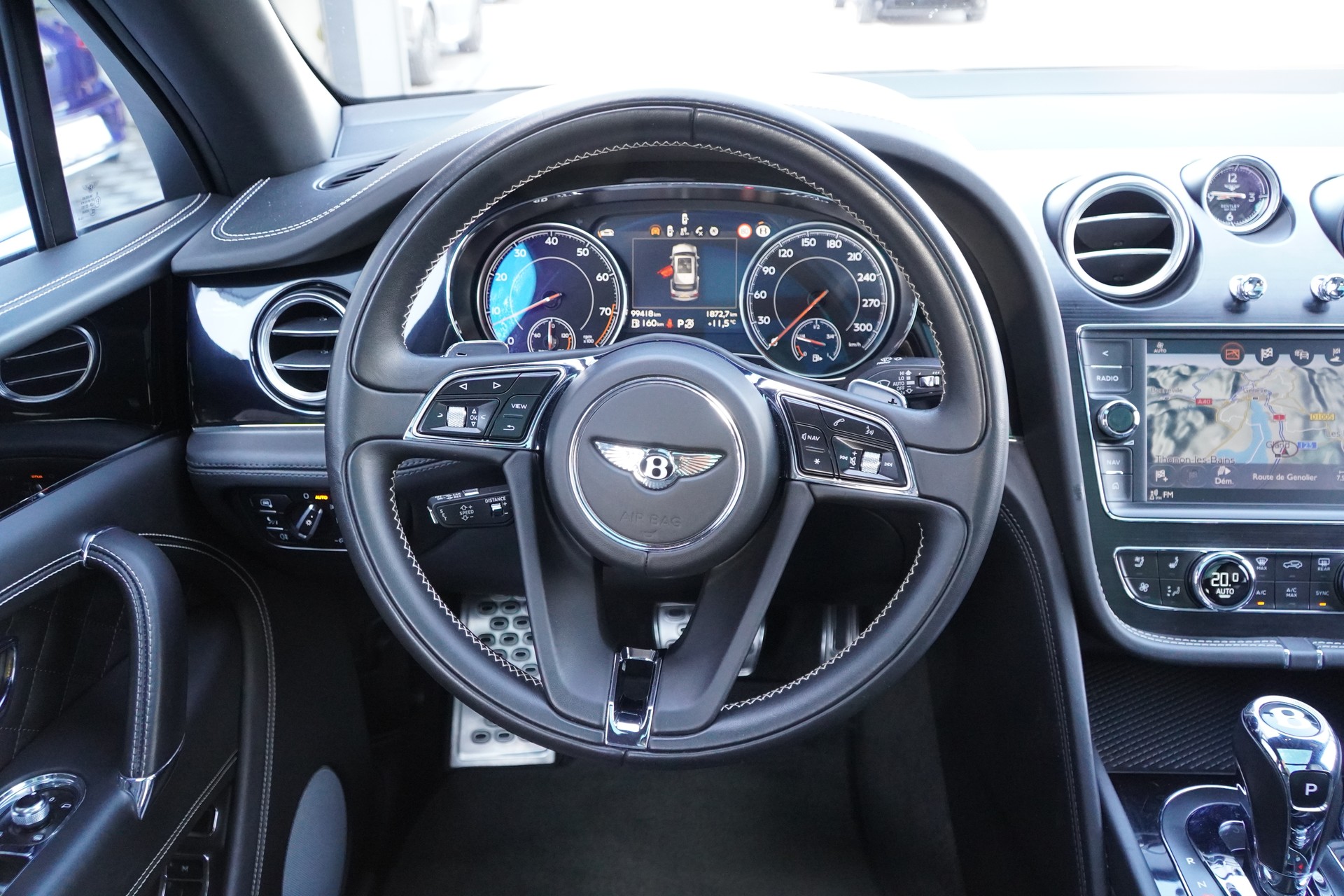 BENTLEY Bentayga V8-image-12