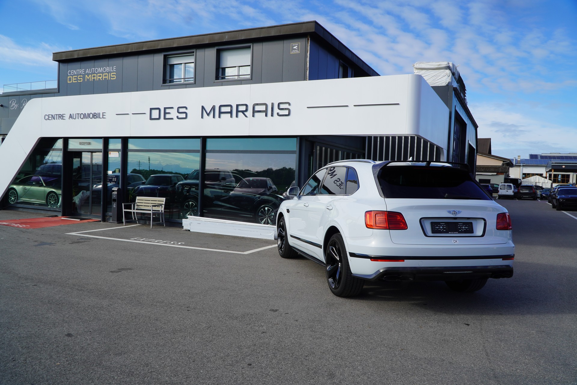 BENTLEY Bentayga V8-image-6