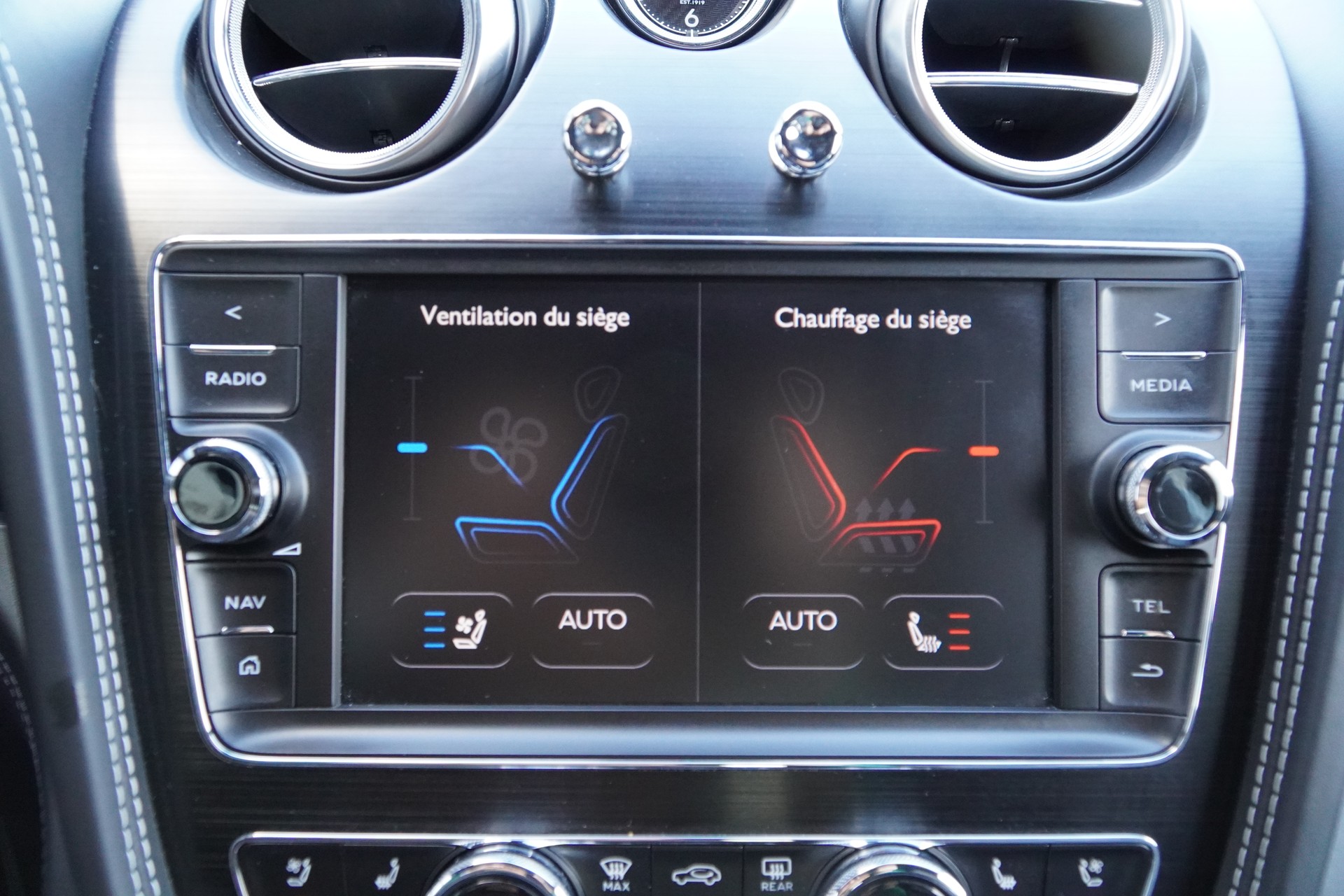 BENTLEY Bentayga V8-image-17