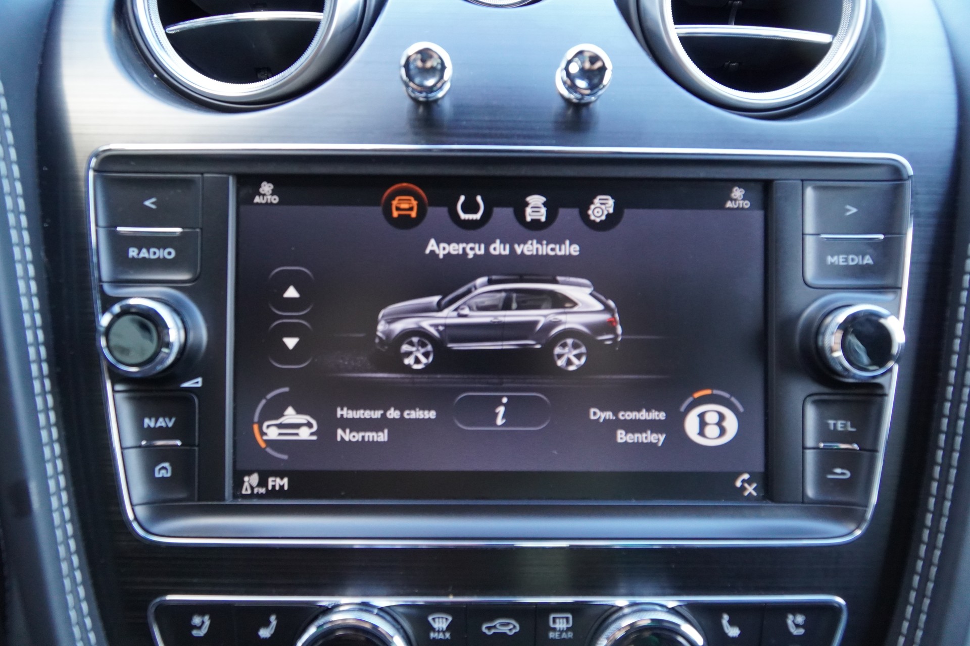 BENTLEY Bentayga V8-image-16