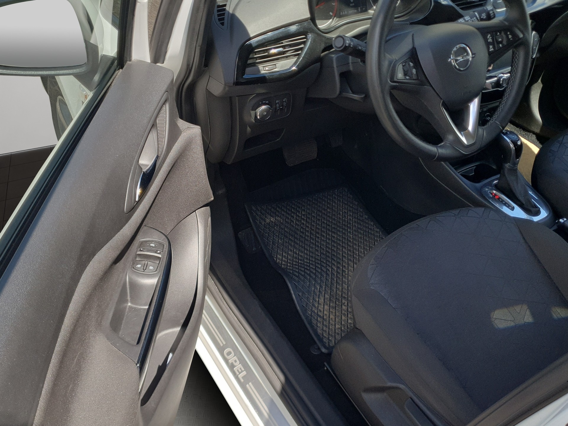 OPEL Corsa 1.4 EcoTec 120 Years Edition-image-9