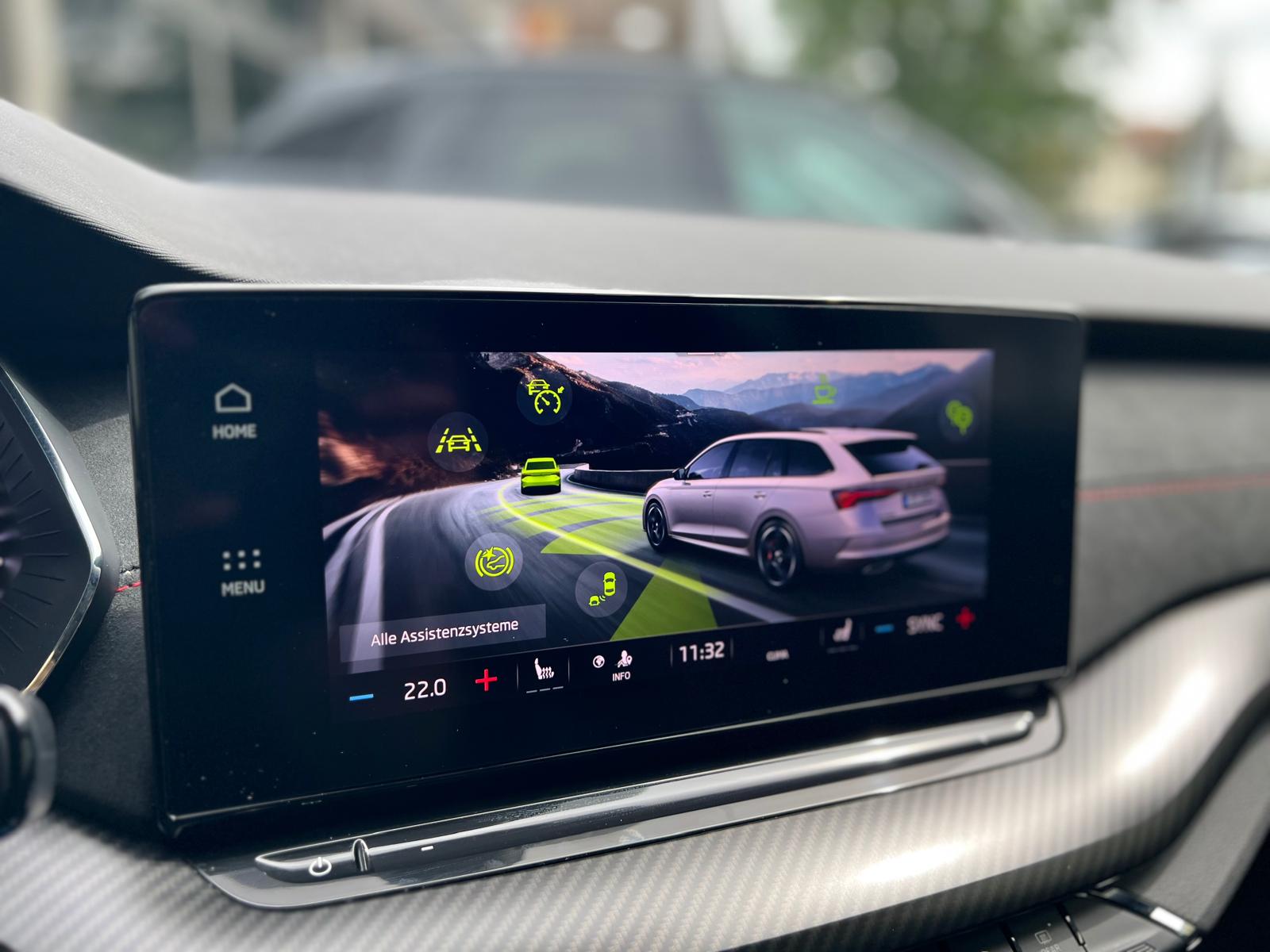 SKODA Octavia Combi 2.0 TDI RS 4x4 DSG-image-18