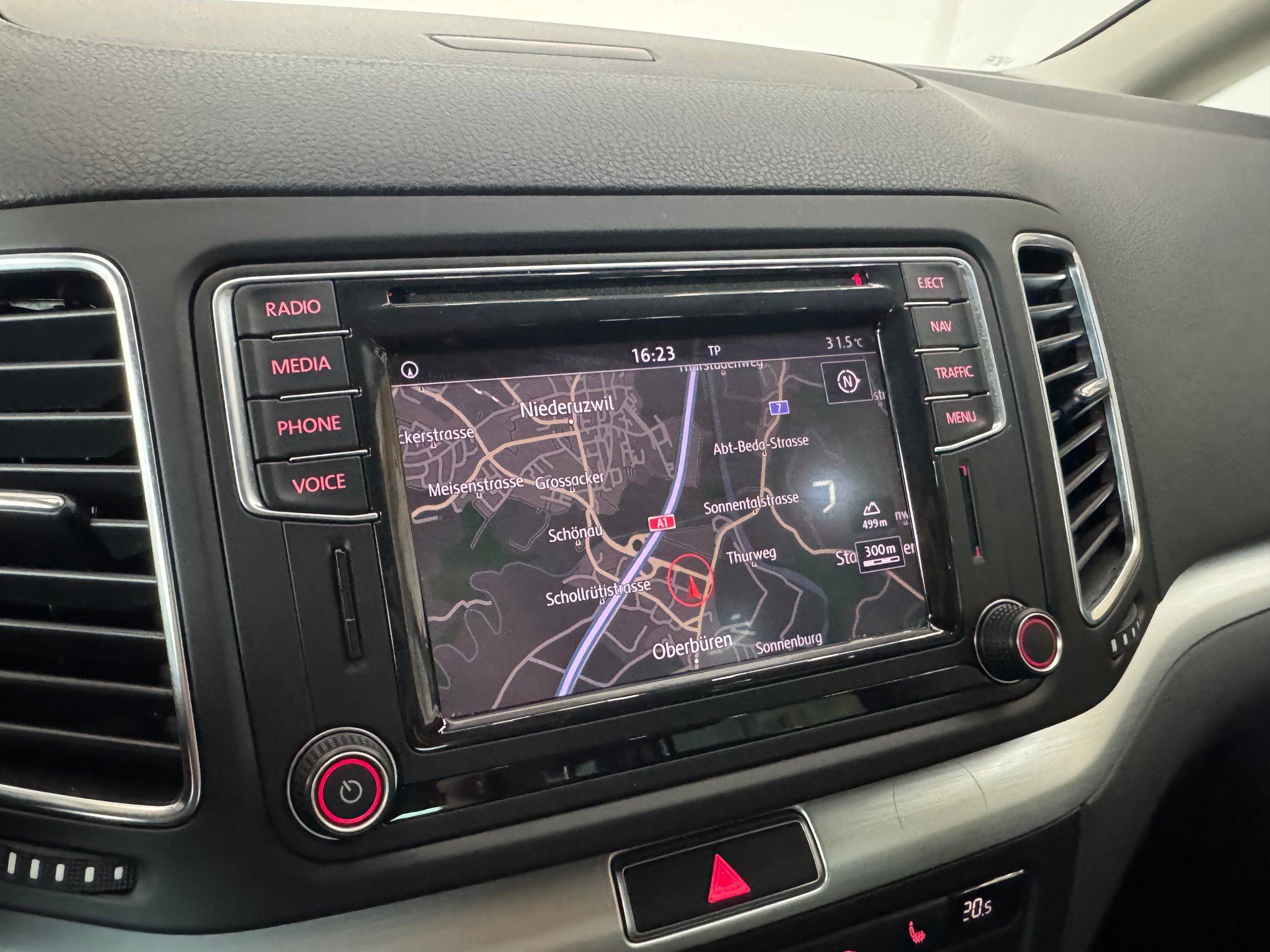 VW Sharan 2.0 TDI BMT Comfortline DSG-image-19