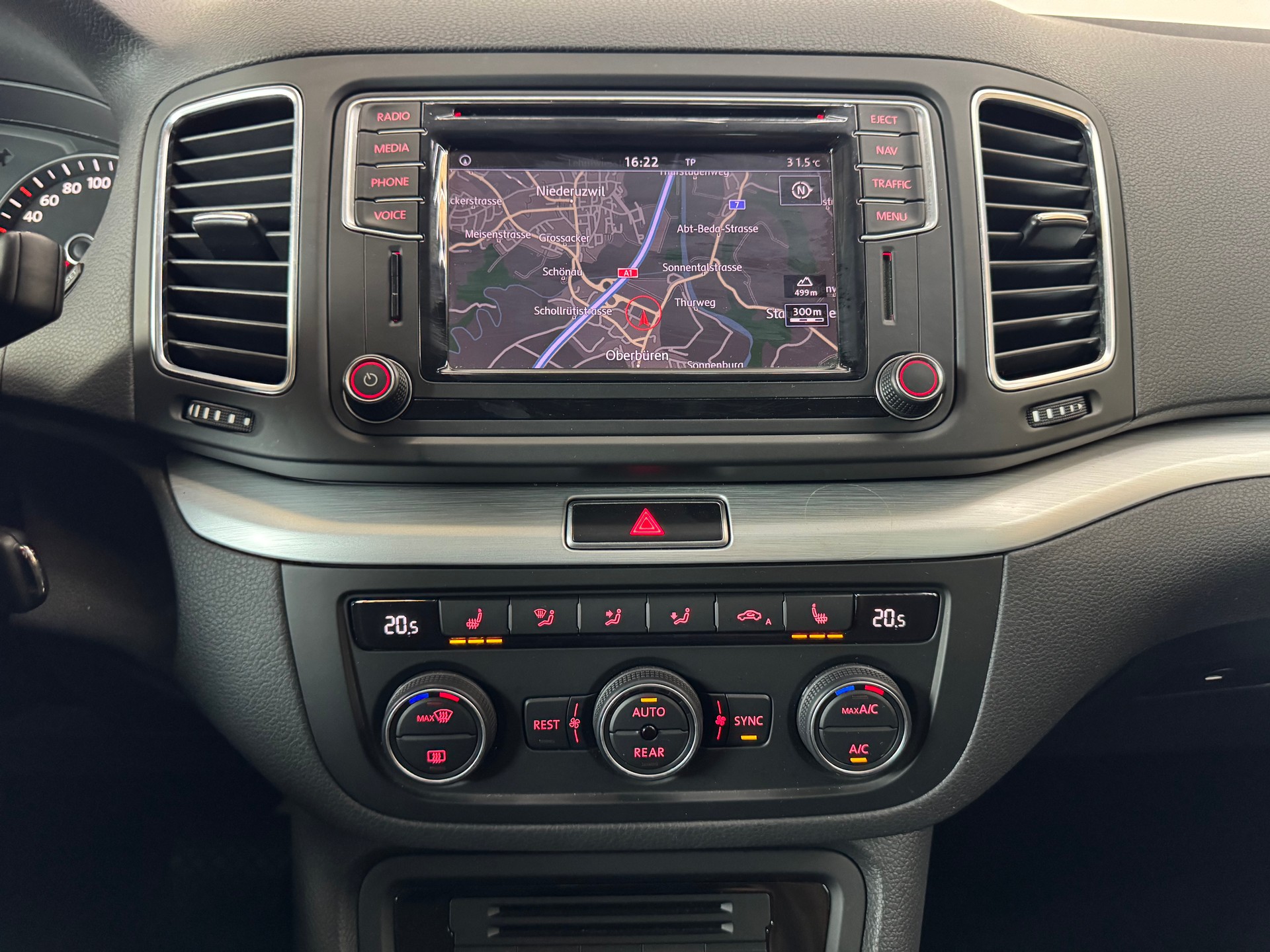 VW Sharan 2.0 TDI BMT Comfortline DSG-image-18