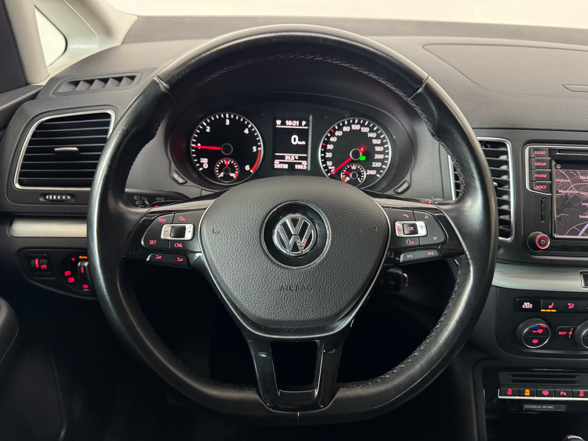 VW Sharan 2.0 TDI BMT Comfortline DSG-image-16