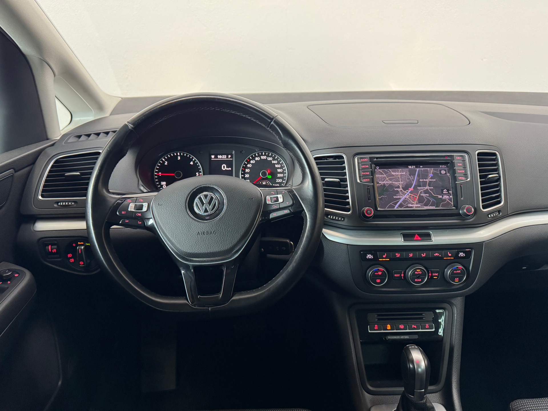 VW Sharan 2.0 TDI BMT Comfortline DSG-image-17