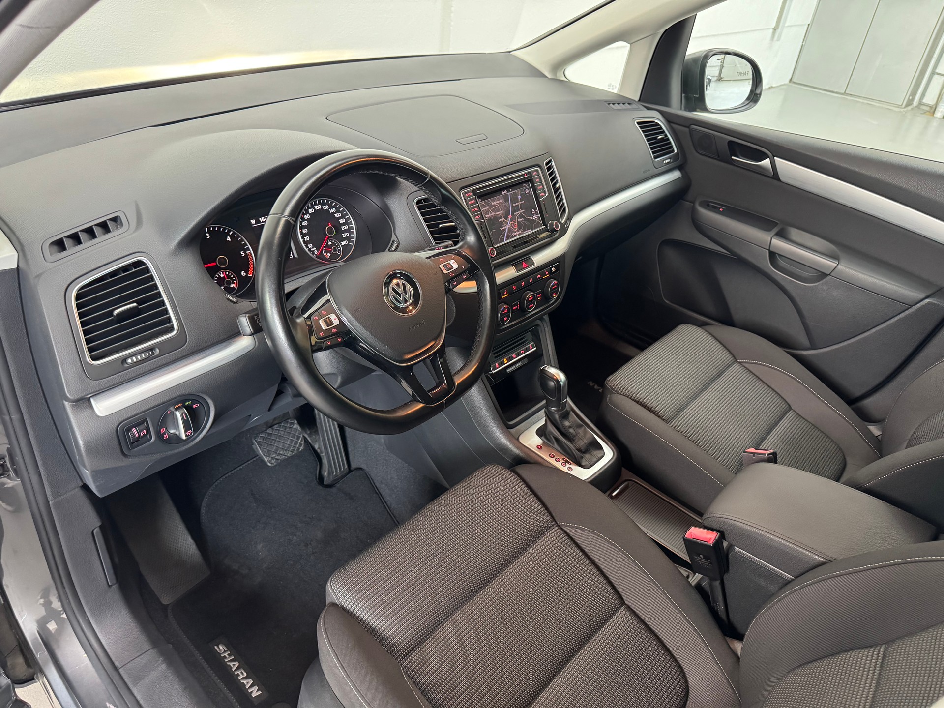 VW Sharan 2.0 TDI BMT Comfortline DSG-image-10