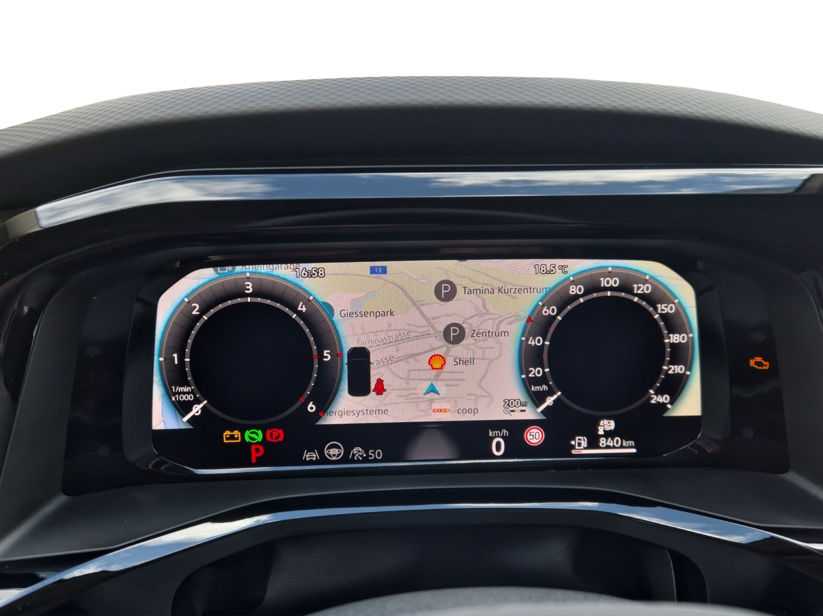 VW Multivan 2.0 TDI Life DSG-image-11