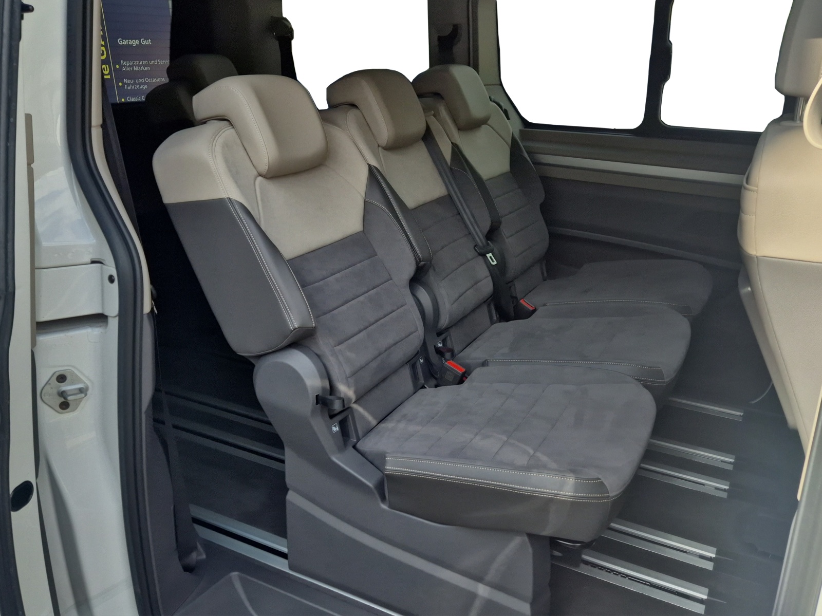VW Multivan 2.0 TDI Life DSG-image-17
