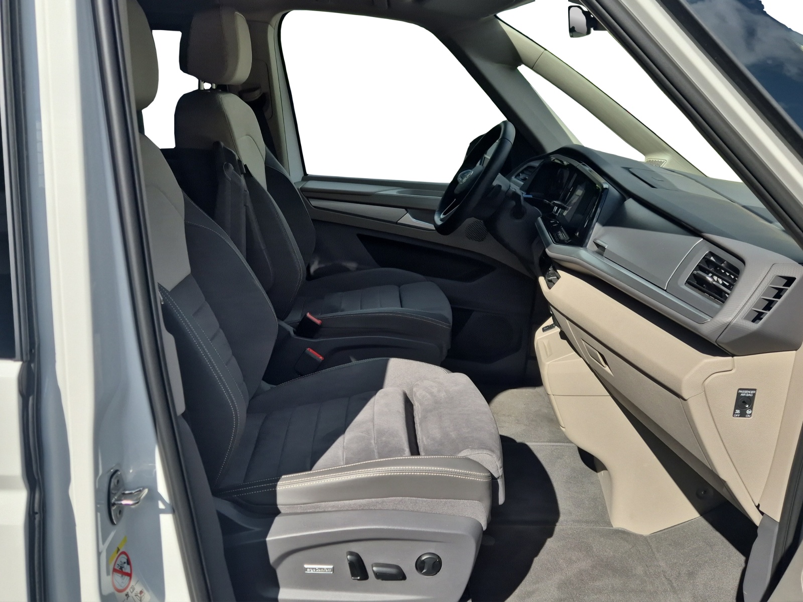 VW Multivan 2.0 TDI Life DSG-image-16