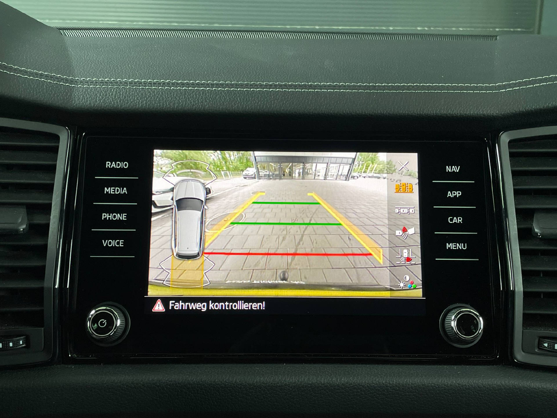 SKODA Kodiaq 2.0 TDI 200 Sportline DSG-image-12