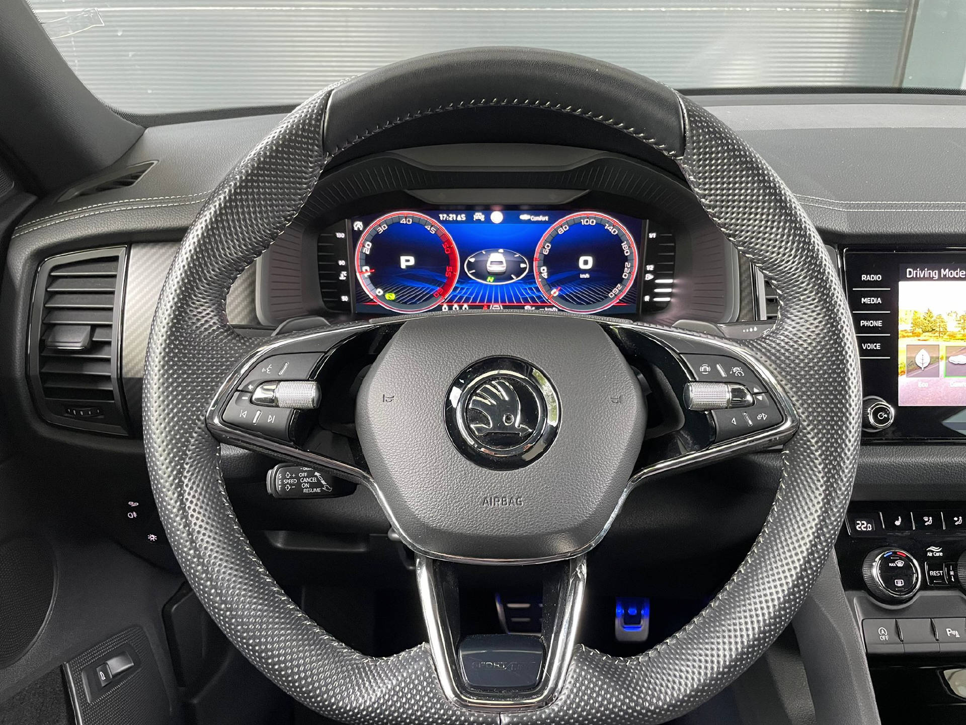 SKODA Kodiaq 2.0 TDI 200 Sportline DSG-image-8