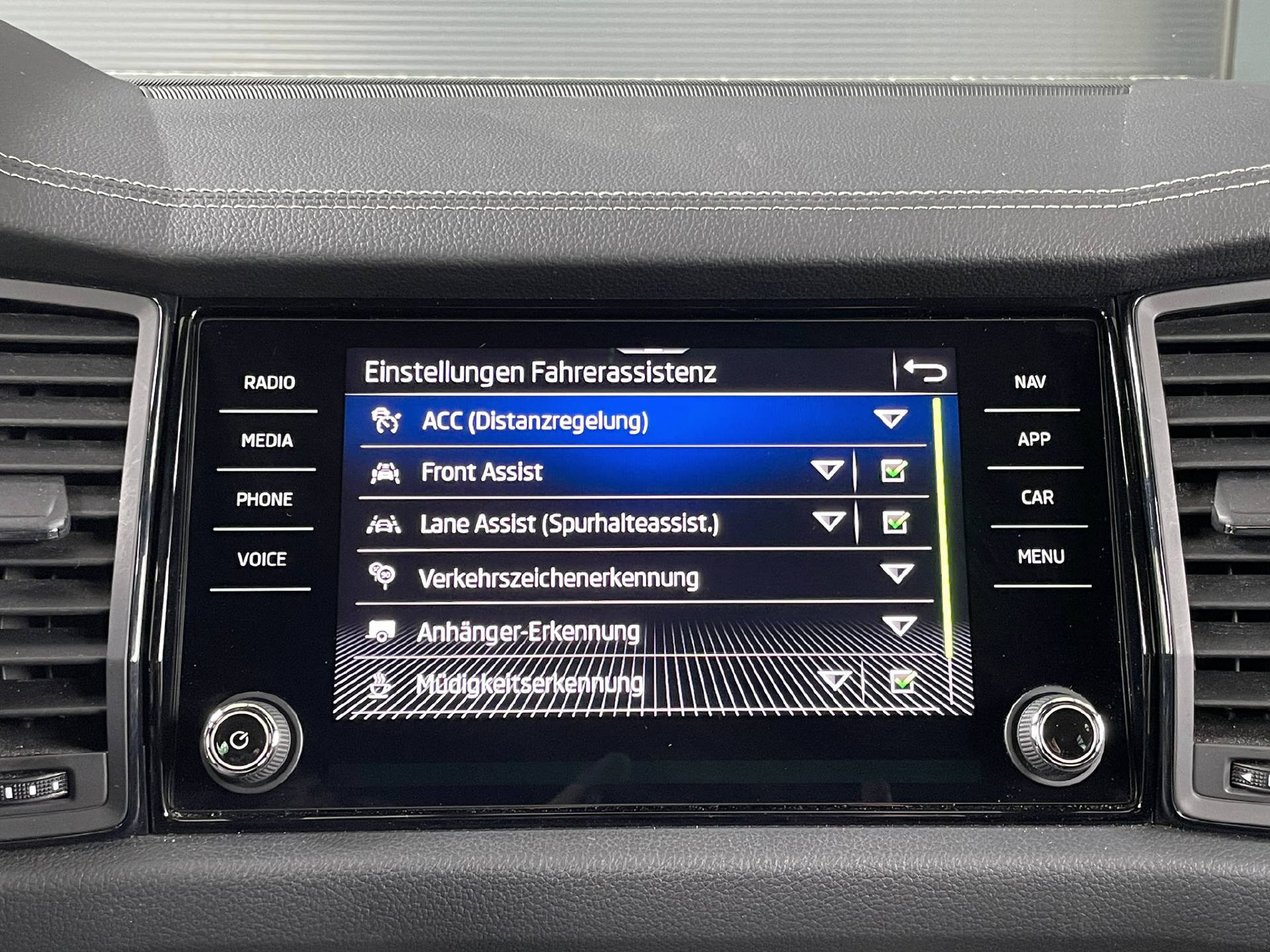 SKODA Kodiaq 2.0 TDI 200 Sportline DSG-image-11
