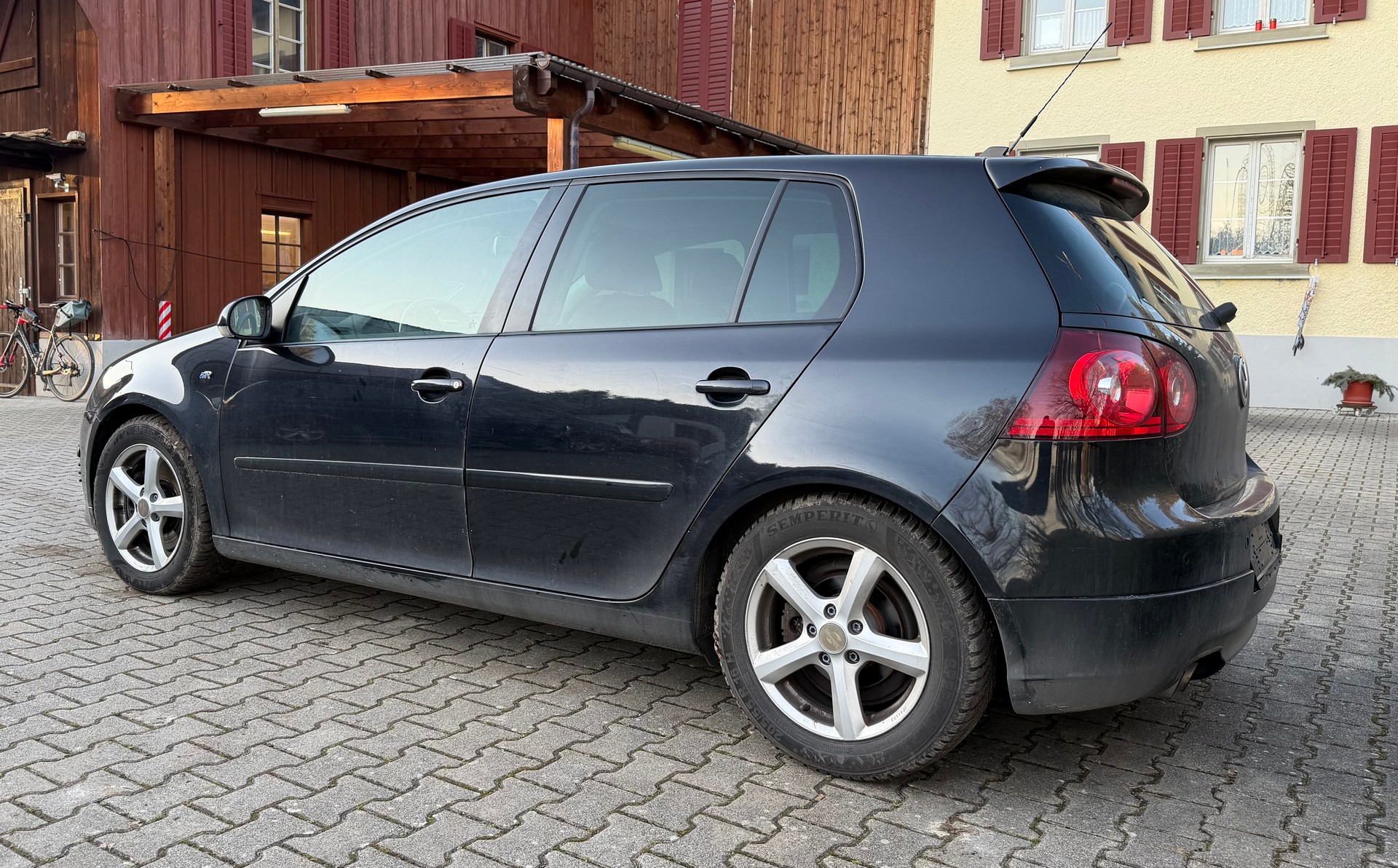 VW Golf 2.0 TDI GT Sport-image-3