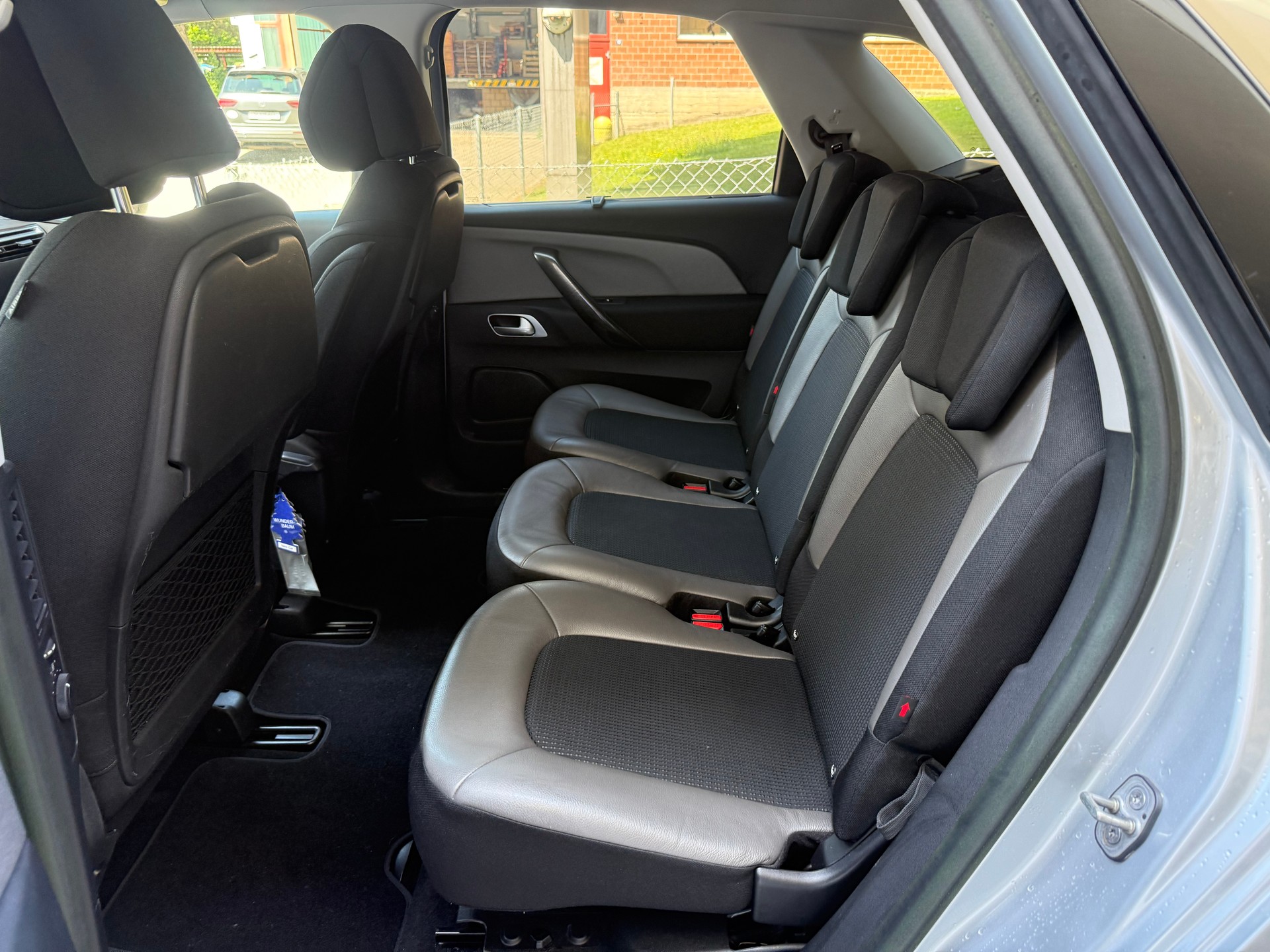 CITROEN C4 Picasso 1.6 e-HDi Exclusive ETG6-image-8