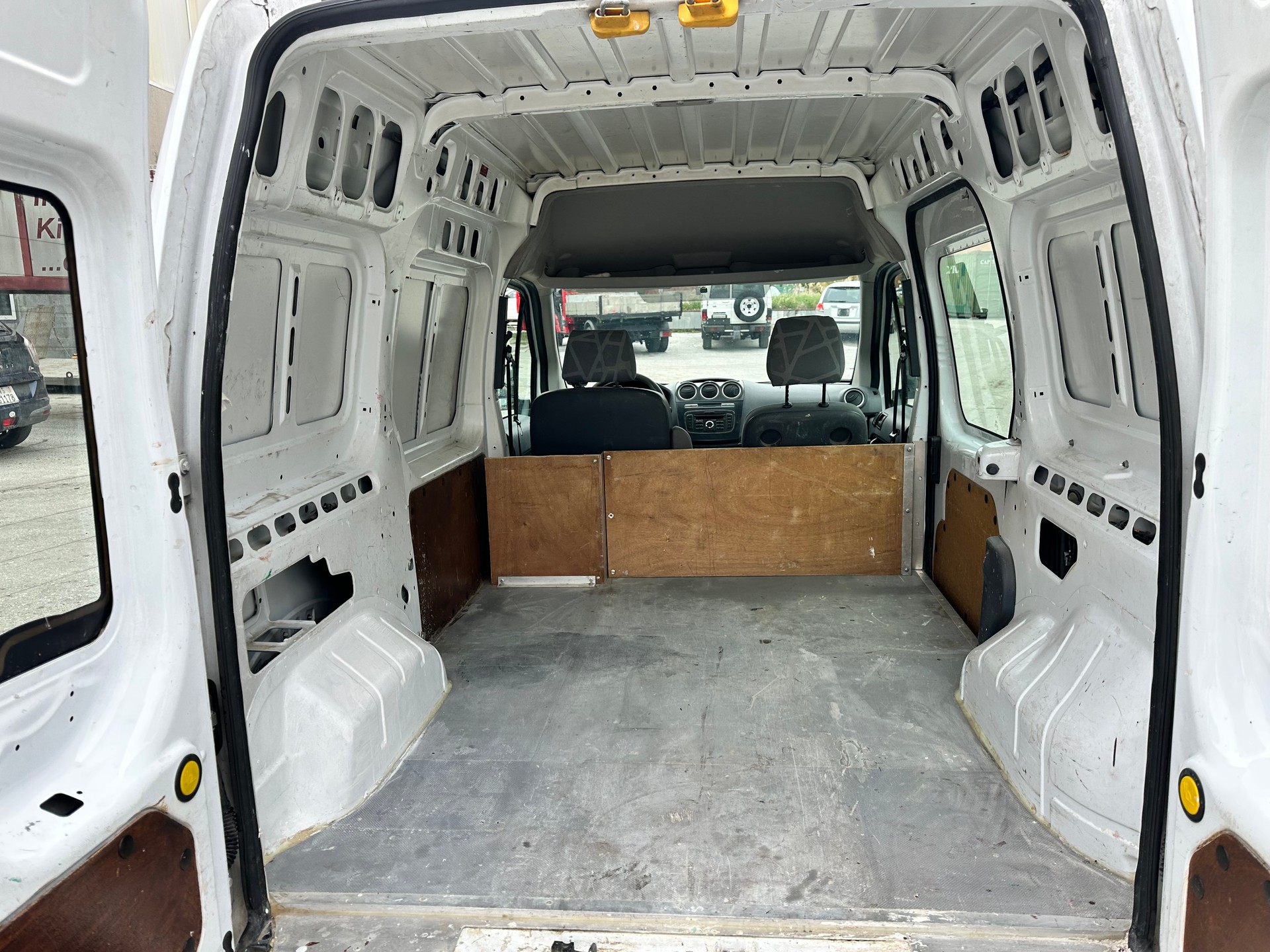 FORD Transit Connect Van T230 1.8 TDCi L Level 3 Prof.-image-15