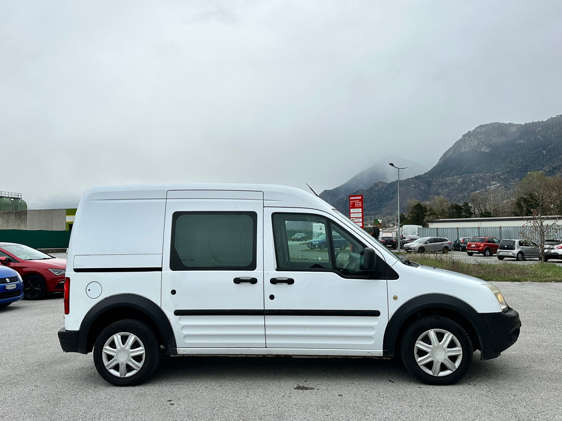 FORD Transit Connect Van T230 1.8 TDCi L Level 3 Prof.-image-6