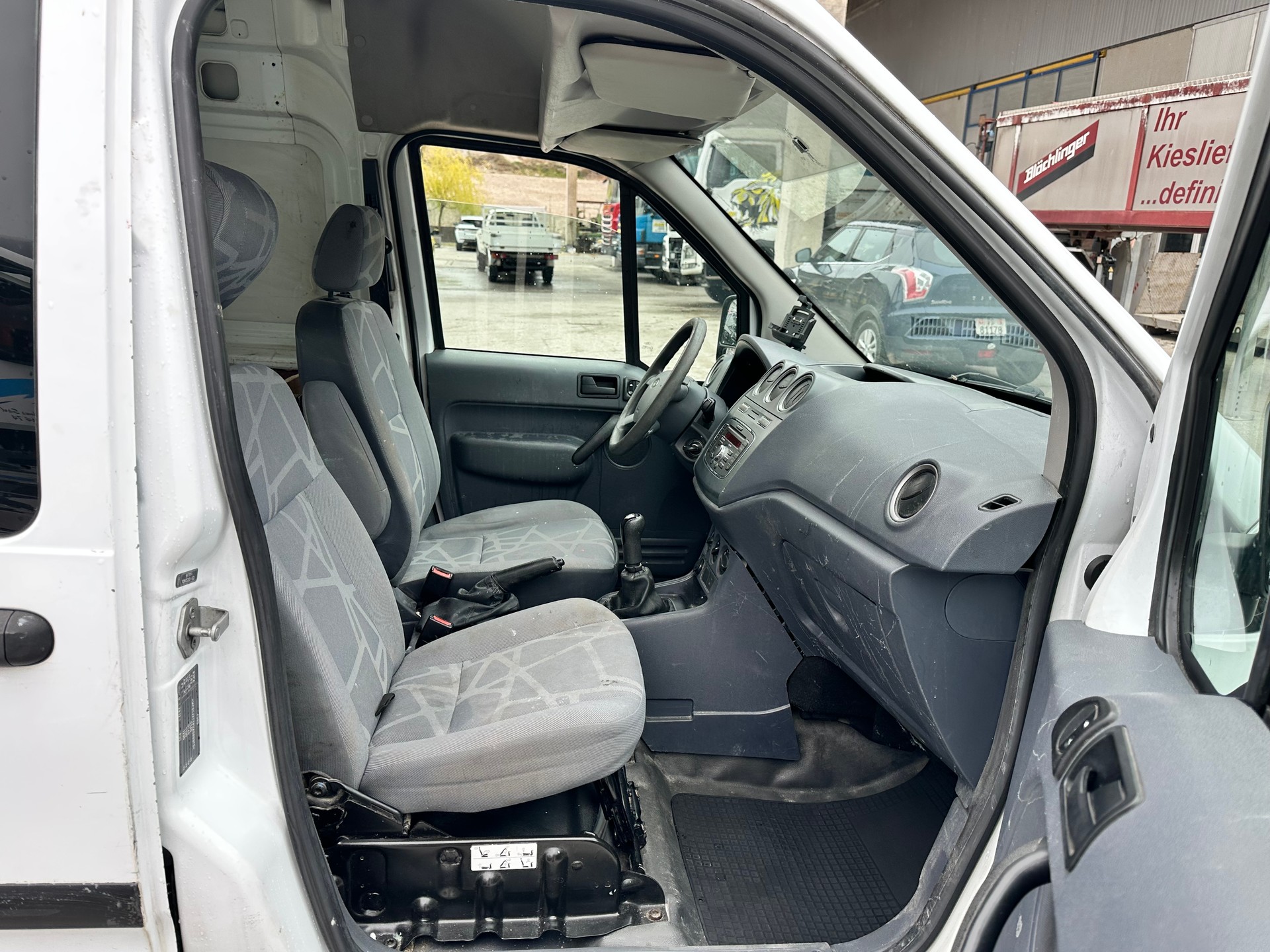 FORD Transit Connect Van T230 1.8 TDCi L Level 3 Prof.-image-10