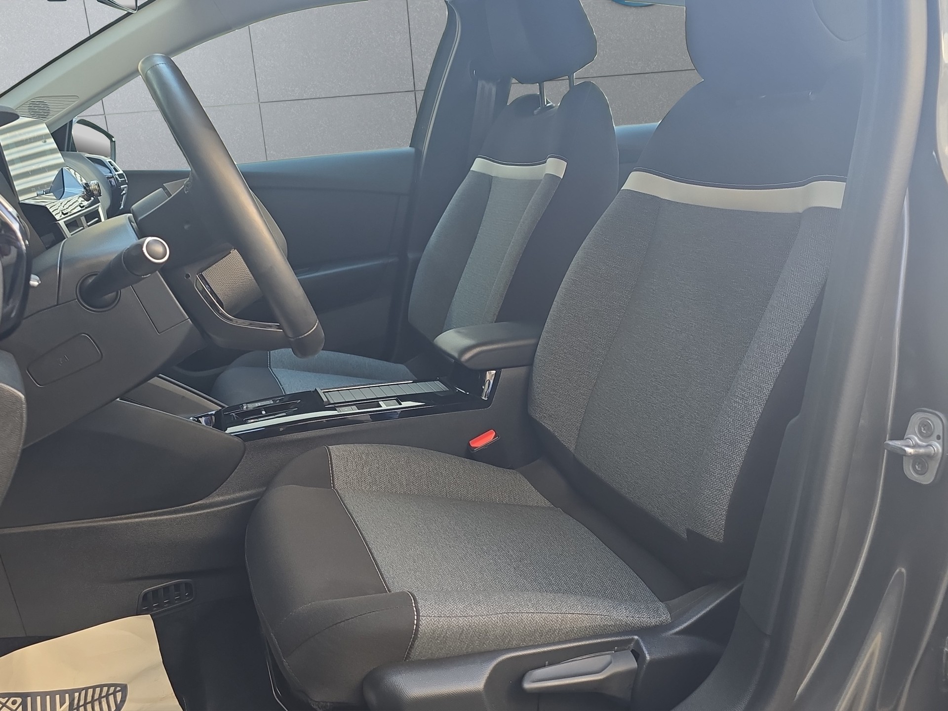 CITROEN e-C4 Swiss Edition-image-14