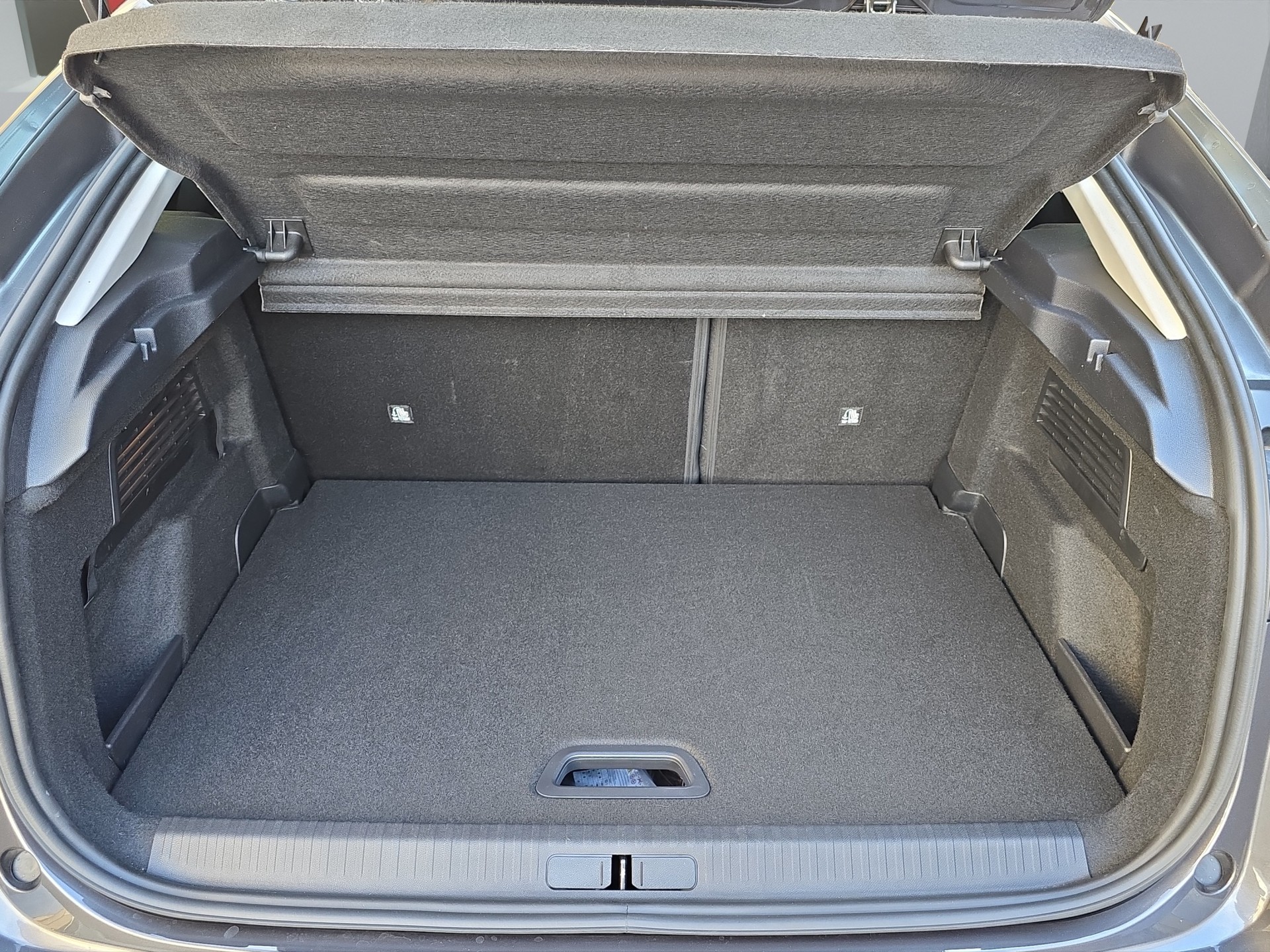 CITROEN e-C4 Swiss Edition-image-17