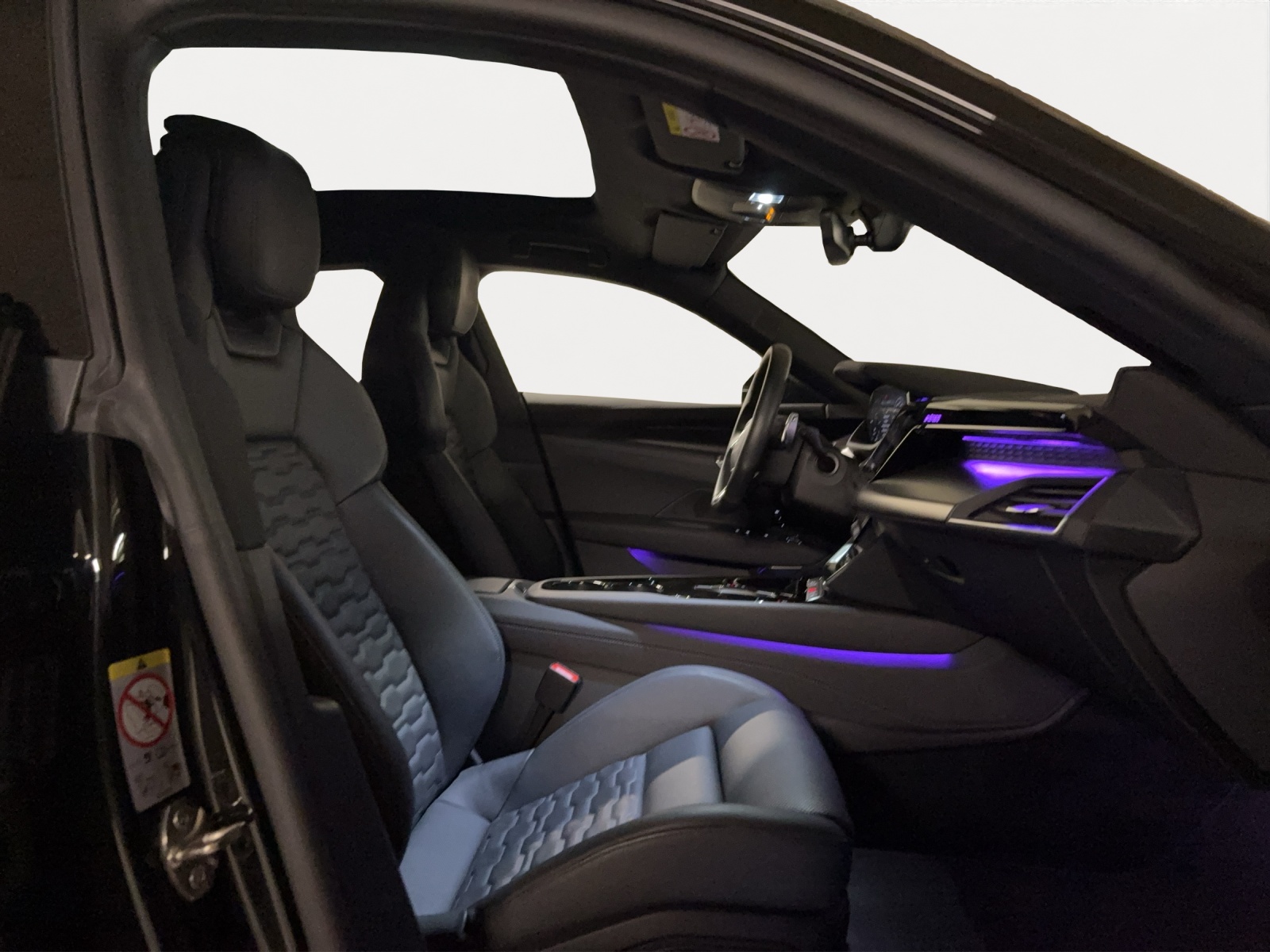 AUDI Audi e-tron GT-image-6