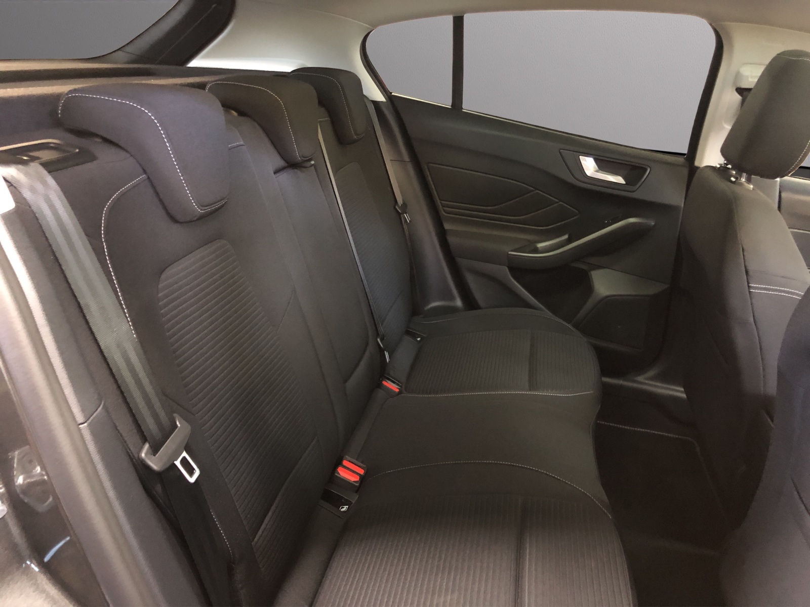 FORD Focus 1.0i EcoB Hybrid 155 Act-image-12