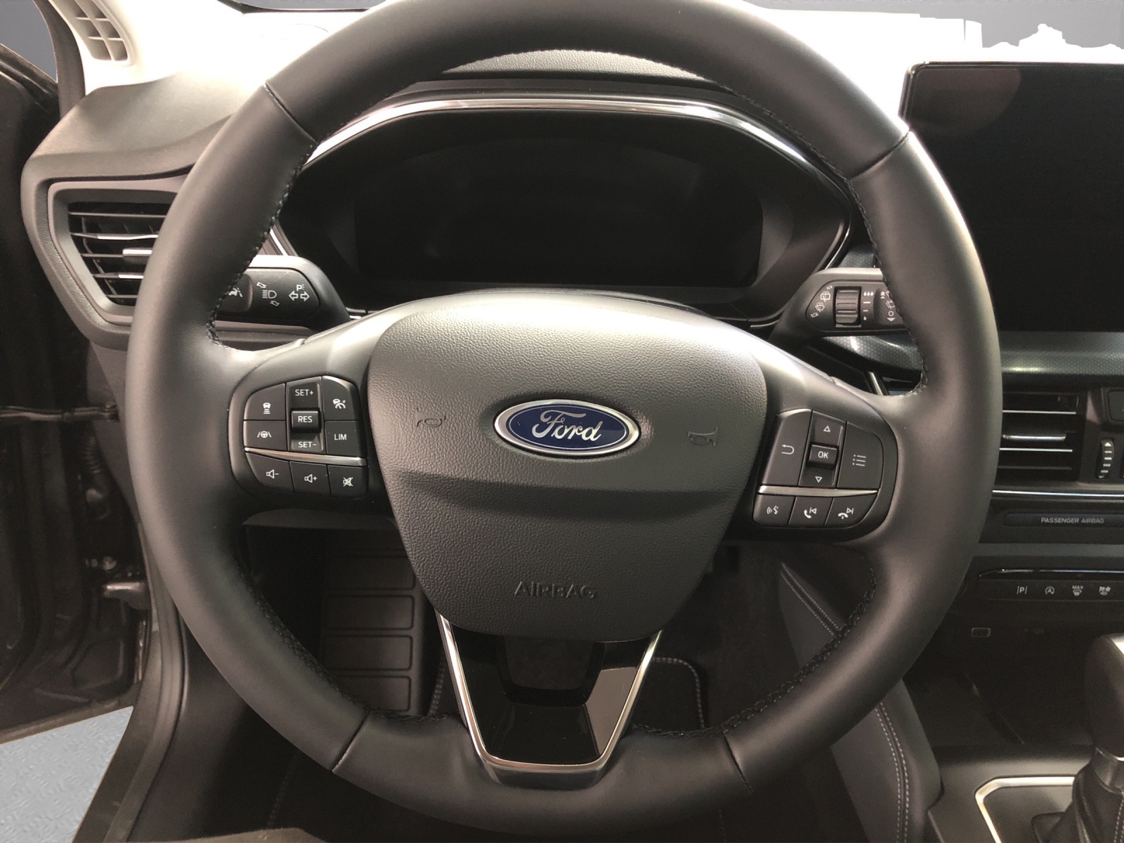 FORD Focus 1.0i EcoB Hybrid 155 Act-image-5