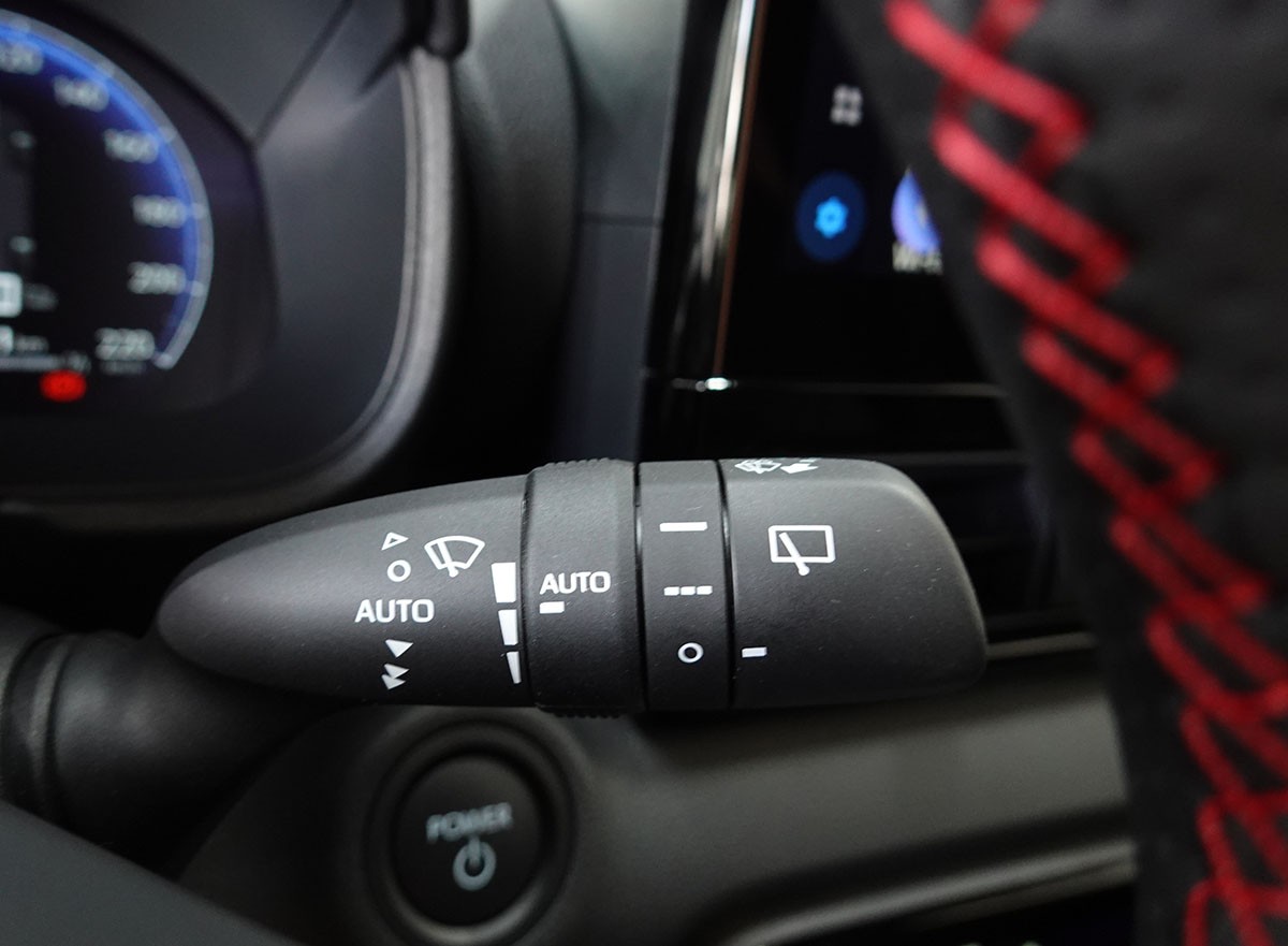 TOYOTA Yaris 1.5 GR Sport e-CVT-image-14
