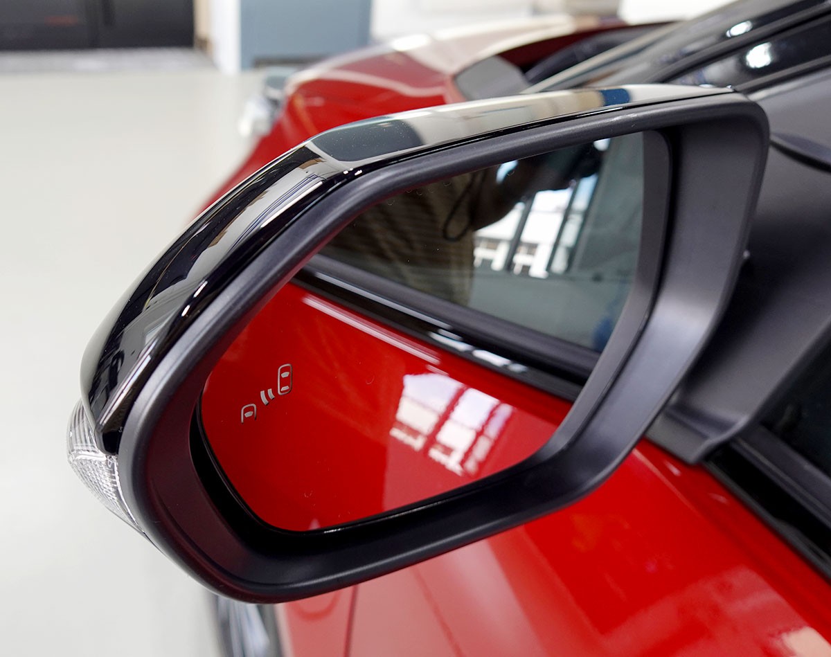 TOYOTA Yaris 1.5 GR Sport e-CVT-image-16