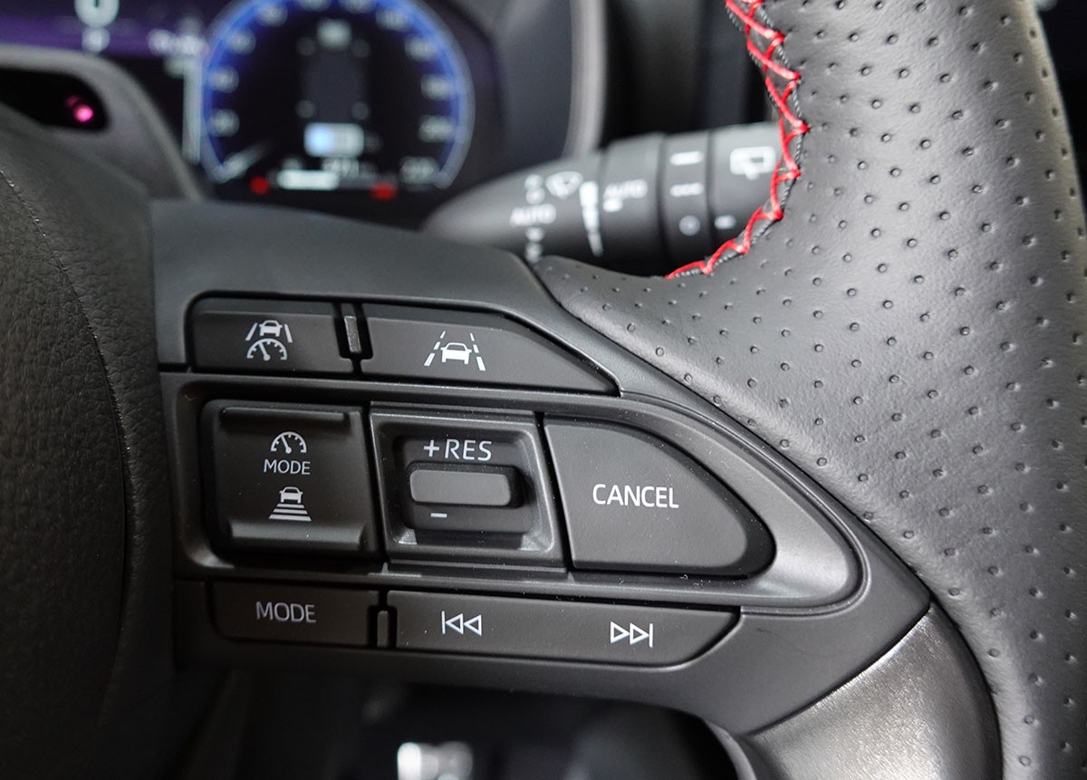 TOYOTA Yaris 1.5 GR Sport e-CVT-image-12