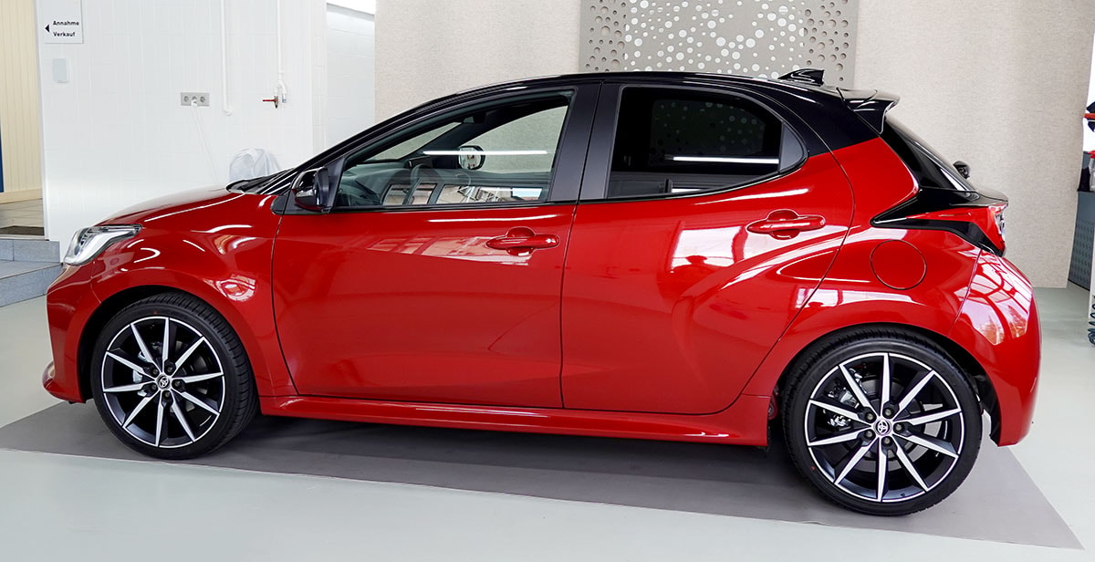 TOYOTA Yaris 1.5 GR Sport e-CVT-showroom-element-1