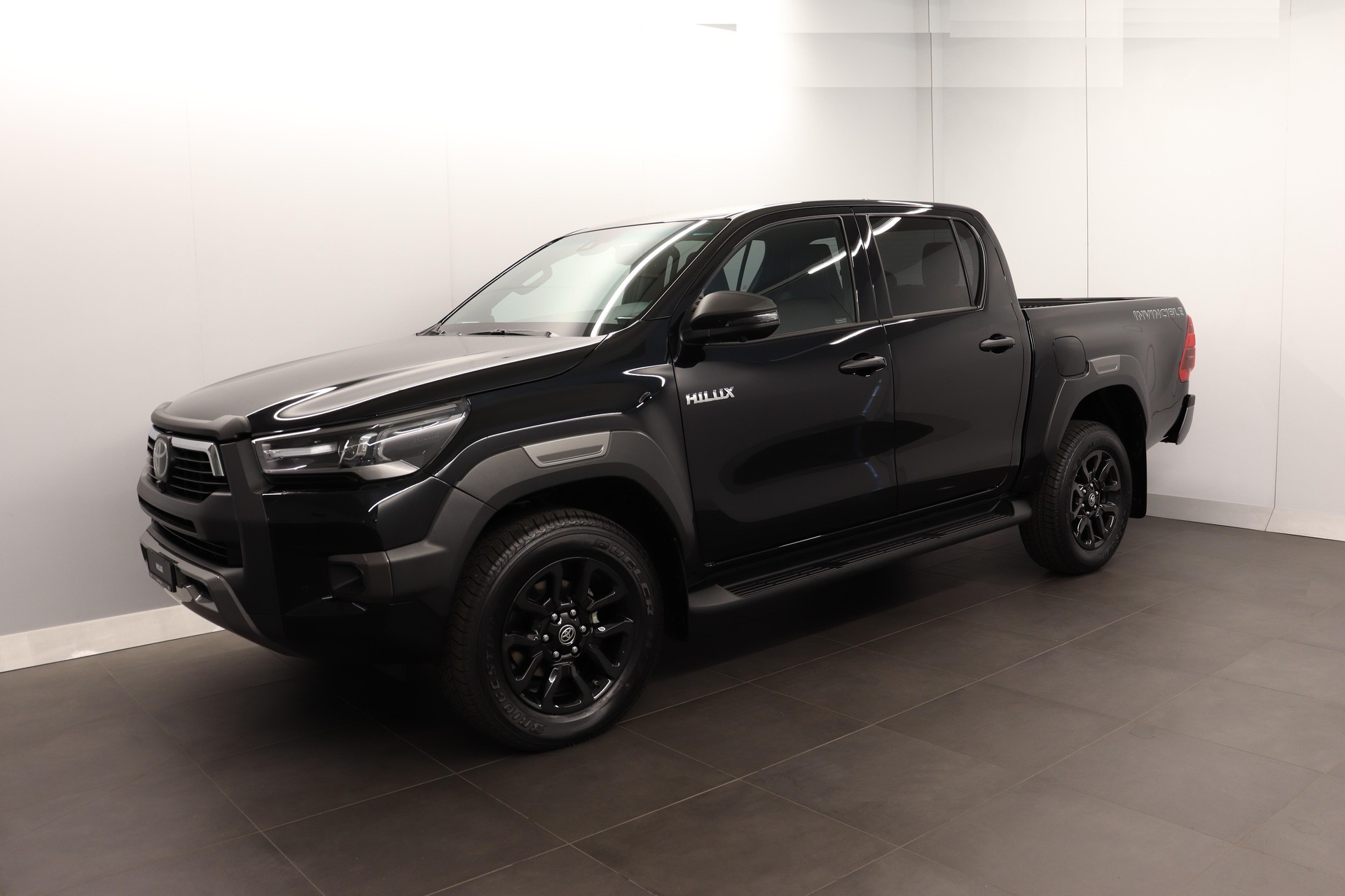 TOYOTA Hilux Double Cab.-Pick-up 2.8 D-4D MHEV 204 Invincible-image-2