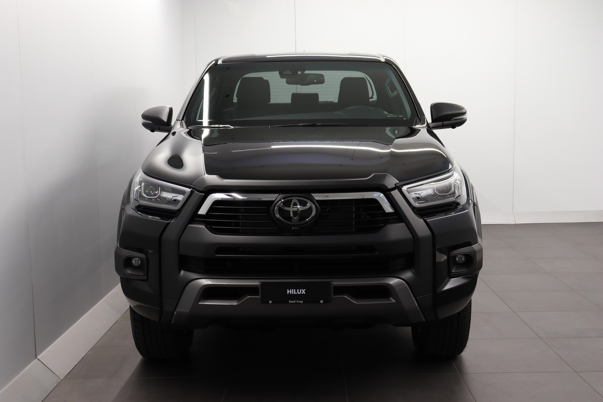 TOYOTA Hilux Double Cab.-Pick-up 2.8 D-4D MHEV 204 Invincible-image-1