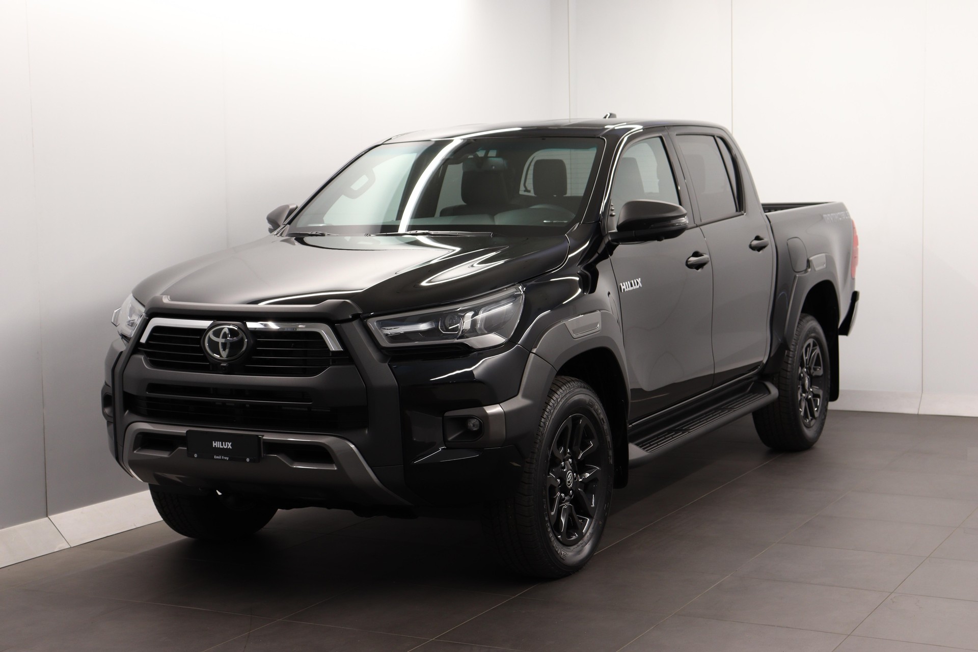 TOYOTA Hilux Double Cab.-Pick-up 2.8 D-4D MHEV 204 Invincible-image-0