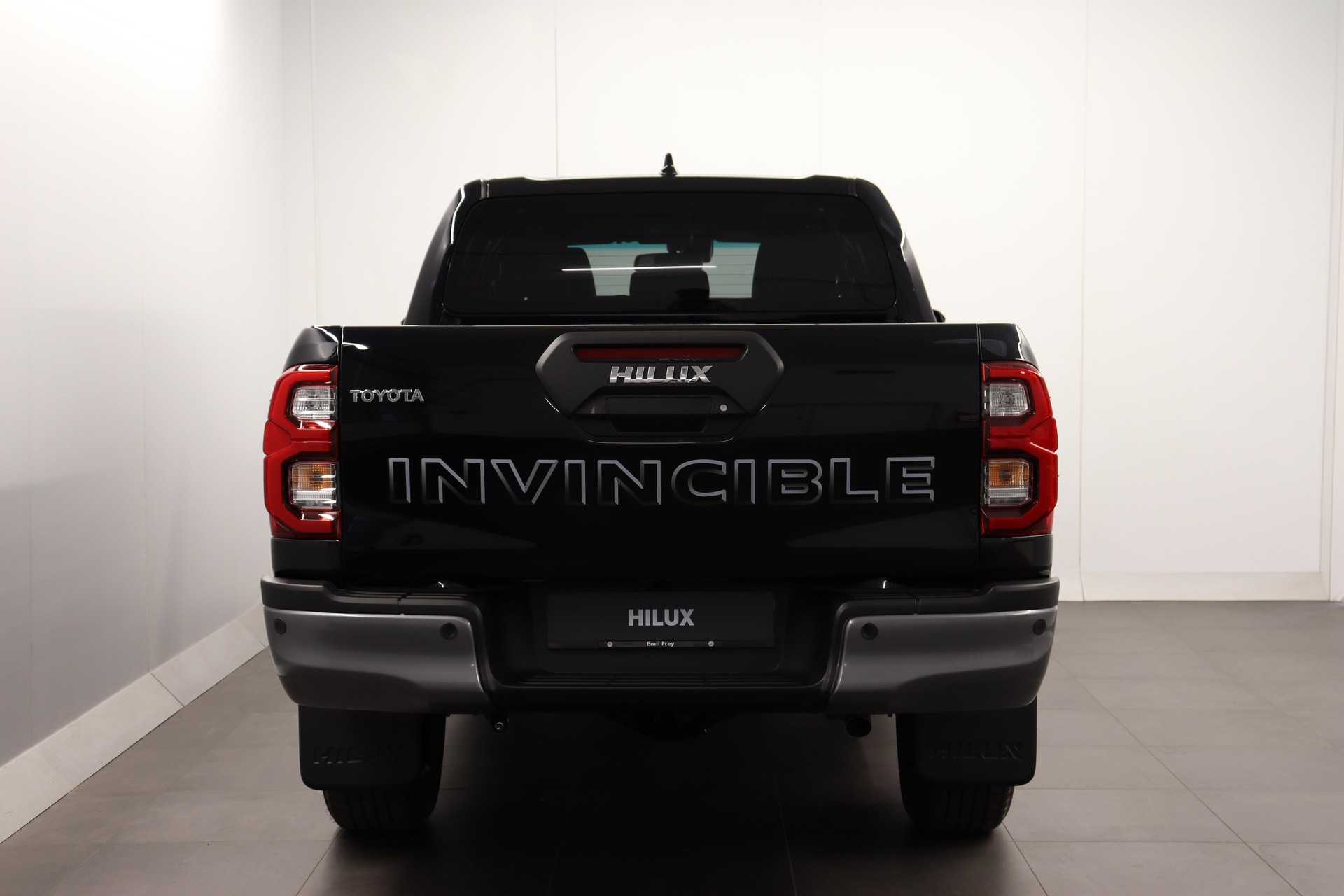 TOYOTA Hilux Double Cab.-Pick-up 2.8 D-4D MHEV 204 Invincible-image-3