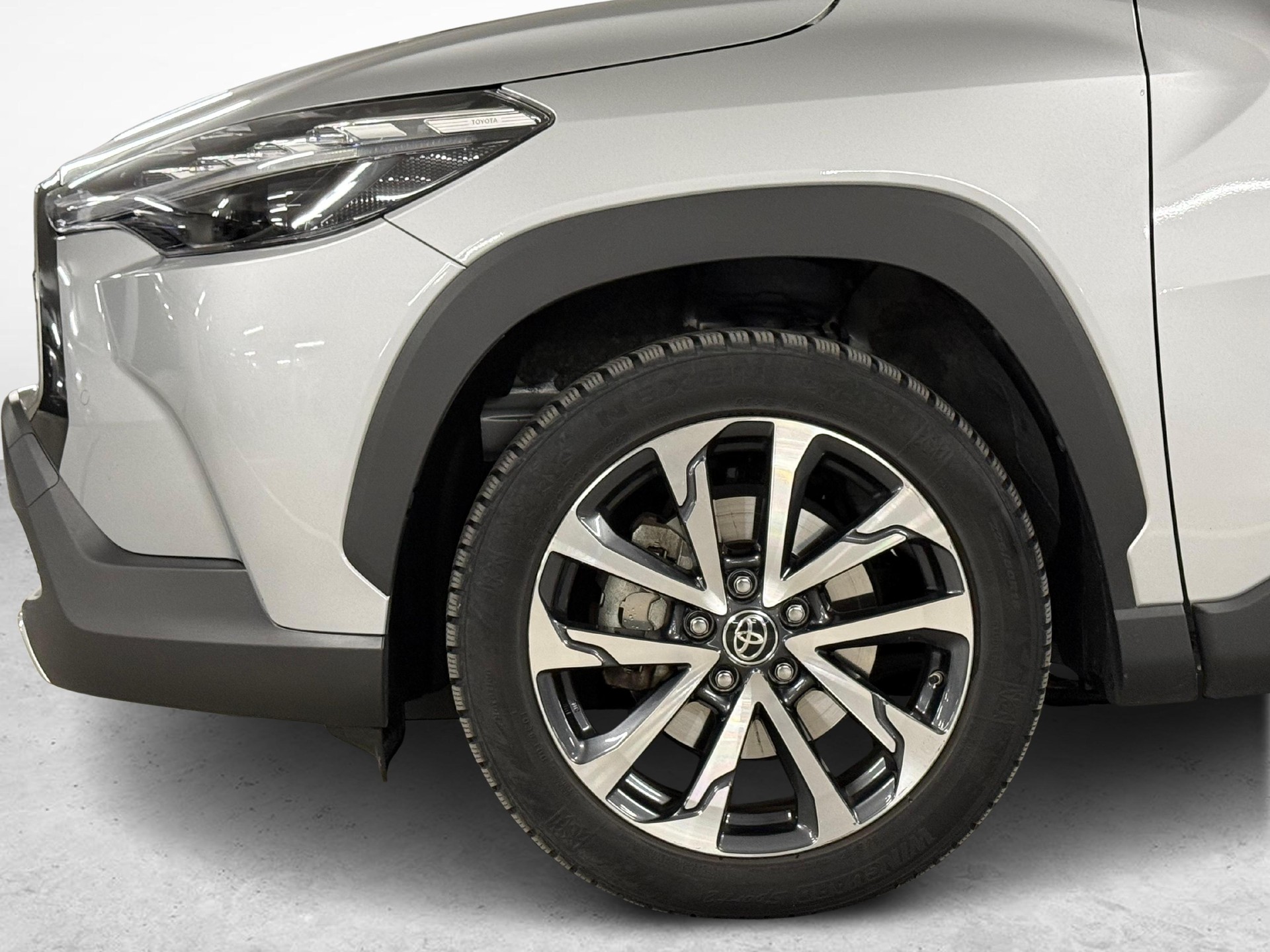 TOYOTA Corolla Cross 2.0 HSD Trend AWD-i-image-8